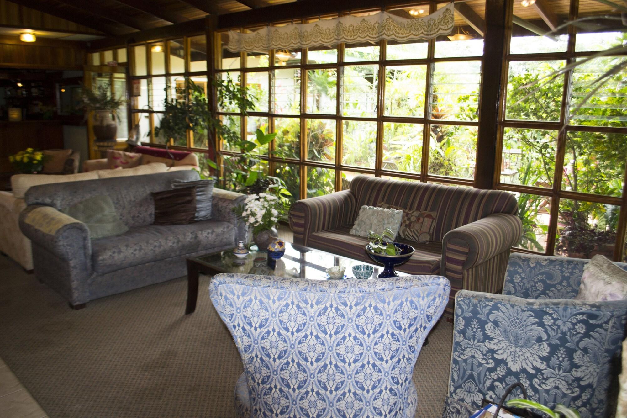 Vista Lobby Lands in Love Hotel