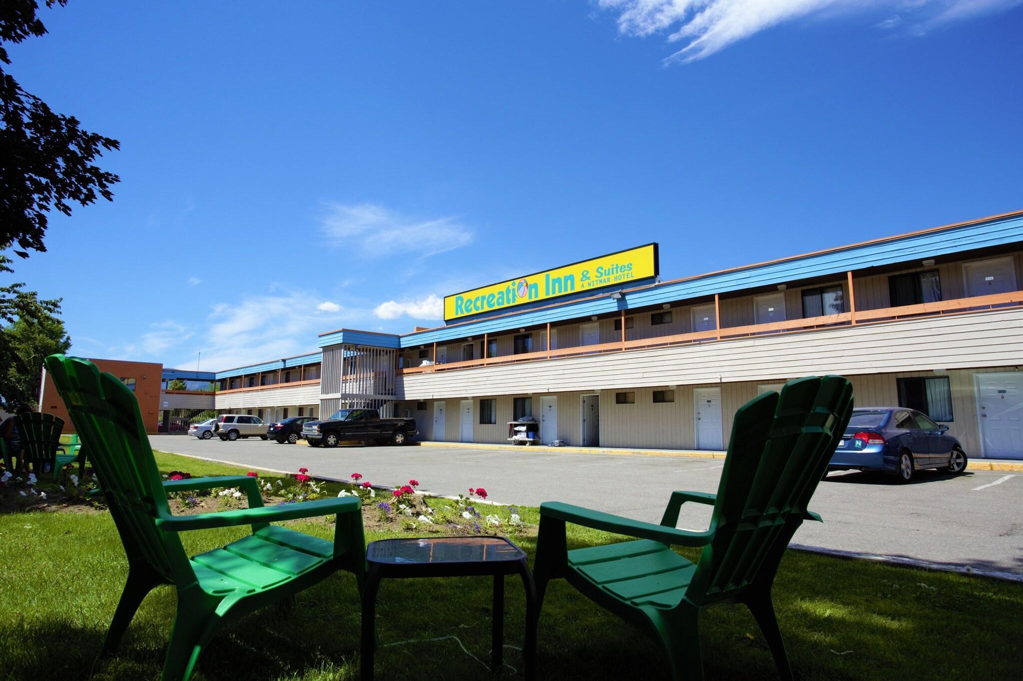 Vista Exterior Recreation Inn & Suites