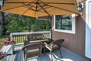 Alquiler Vacacional - Modern Lake Lawrence Retreat w/ a Deck & Dock!