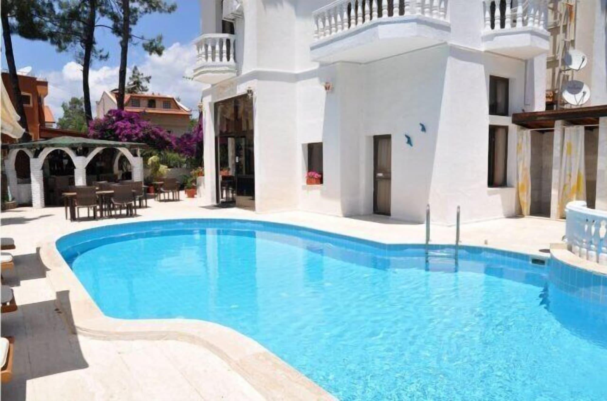 Varios Carikci Hotel