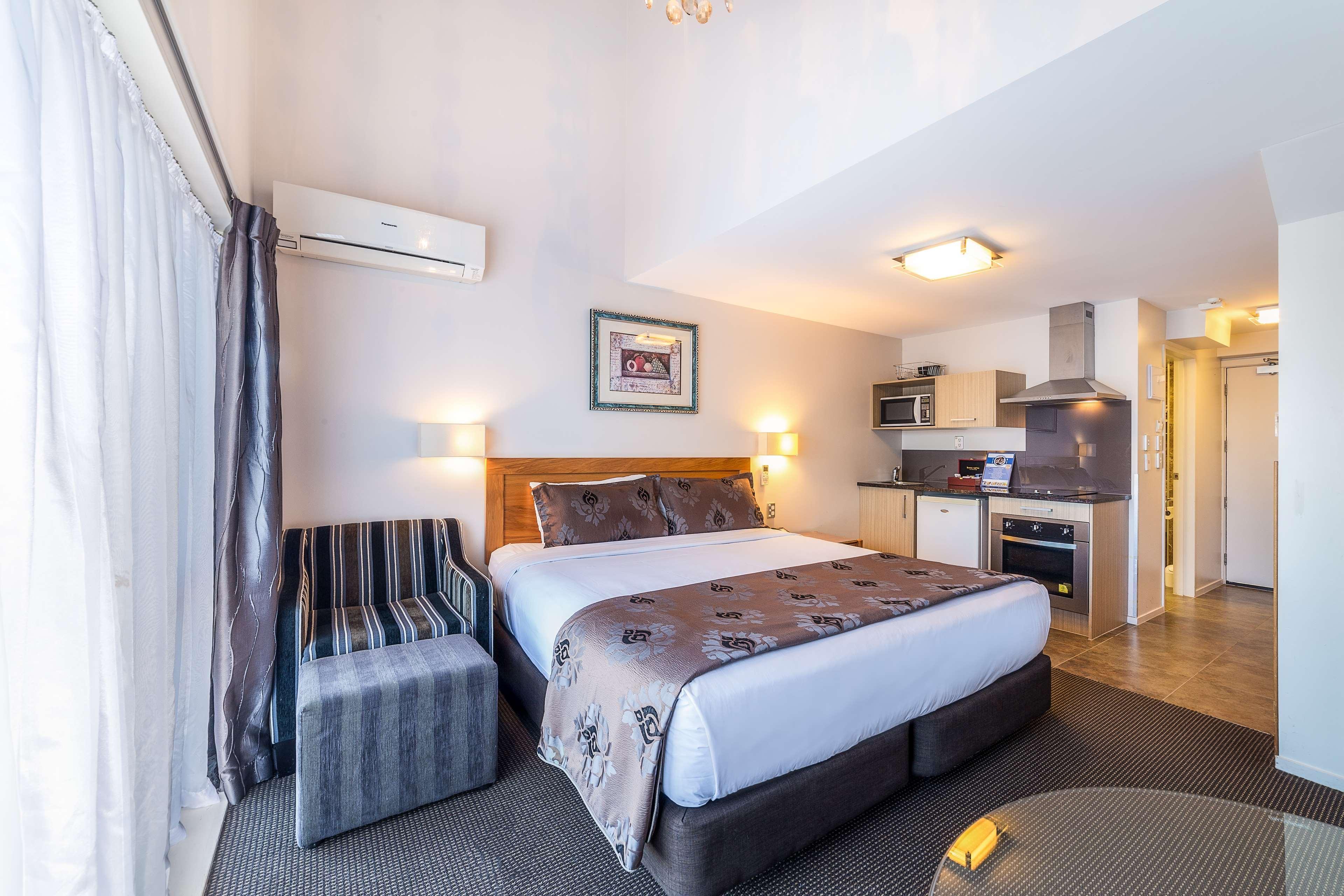 Bar/Salón Best Western Newmarket Inn & Suites