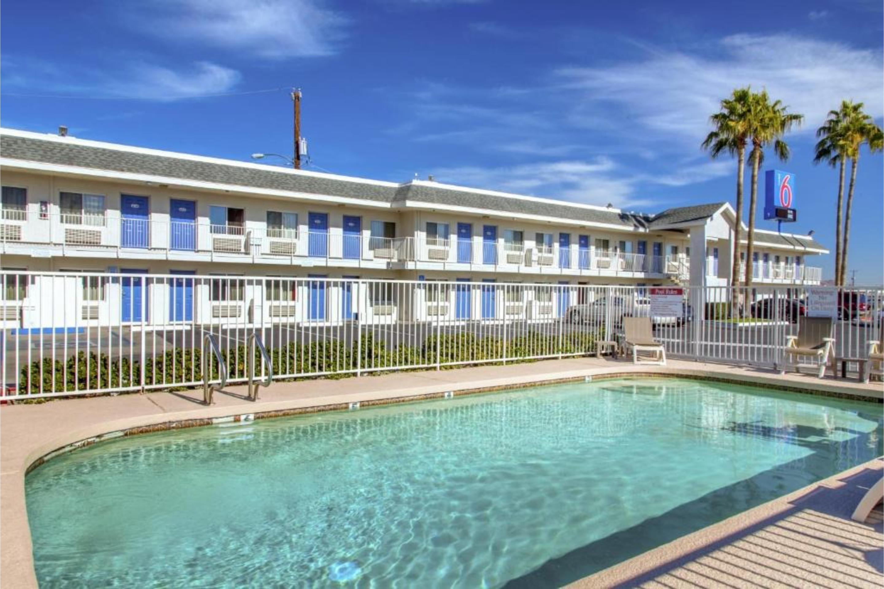 Vista Piscina Motel 6 Phoenix, AZ - Airport - 24th Street