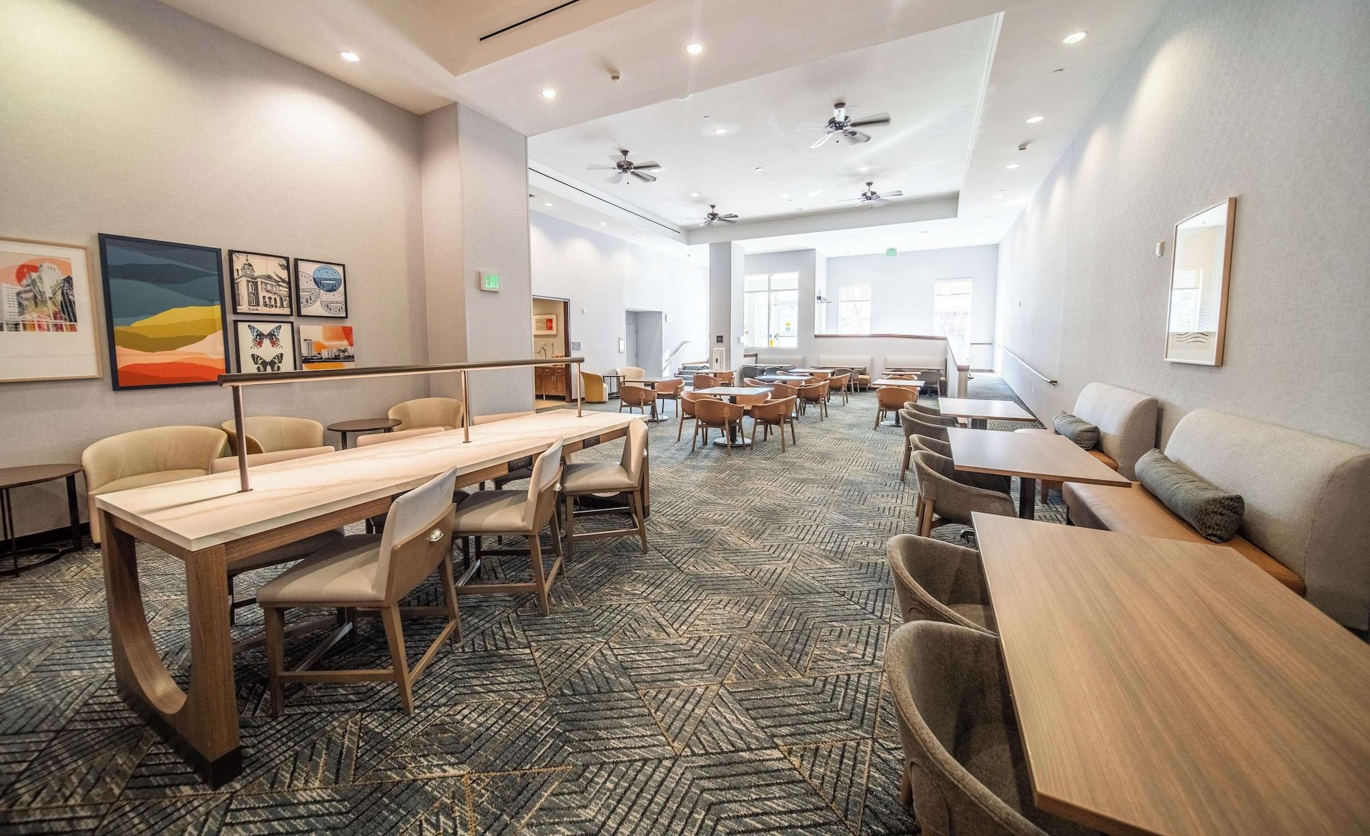 Vista Lobby Homewood Suites by Hilton Rochester Mayo Clinic Area / Saint Marys