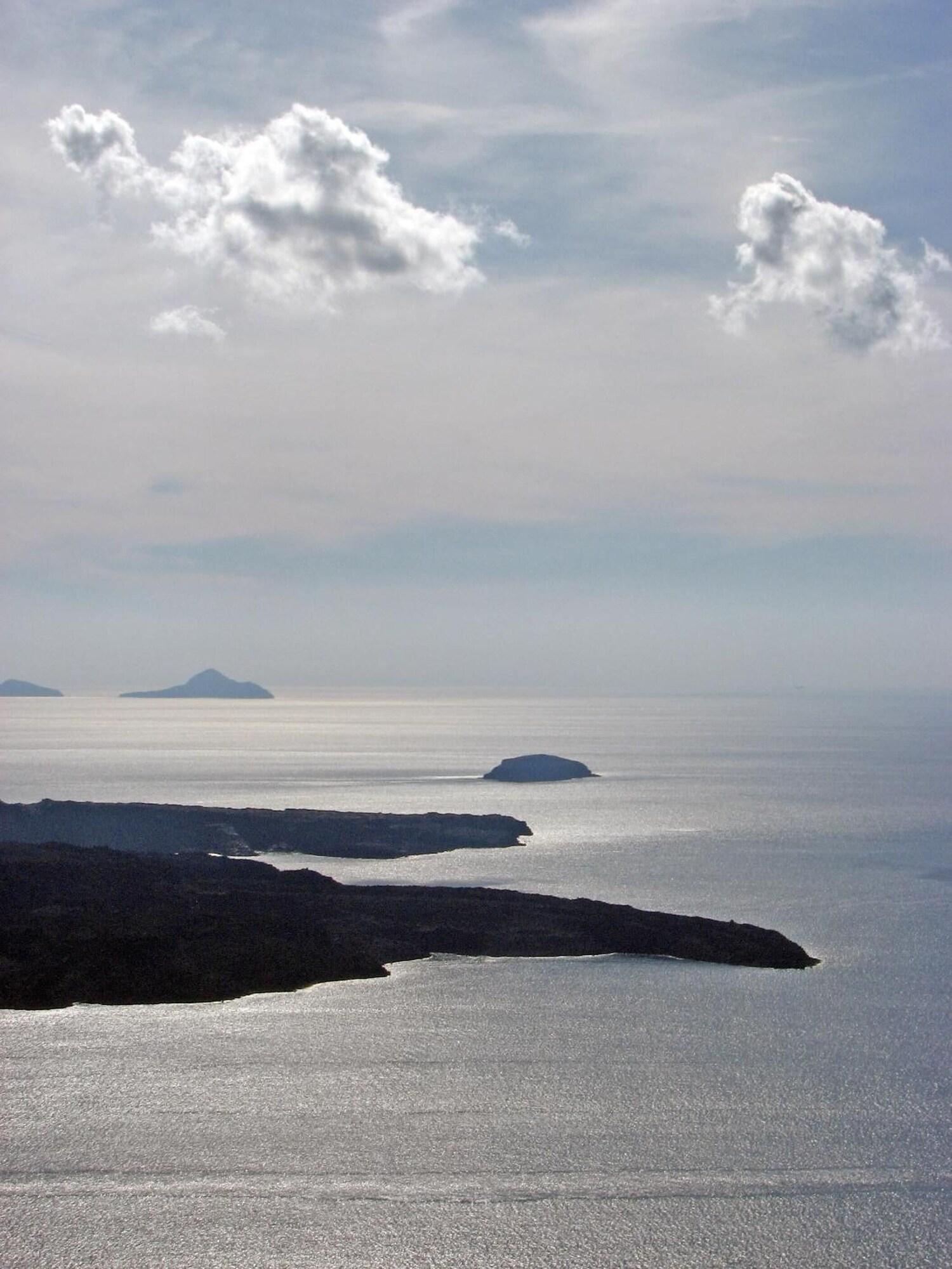 Varios Irida Santorini
