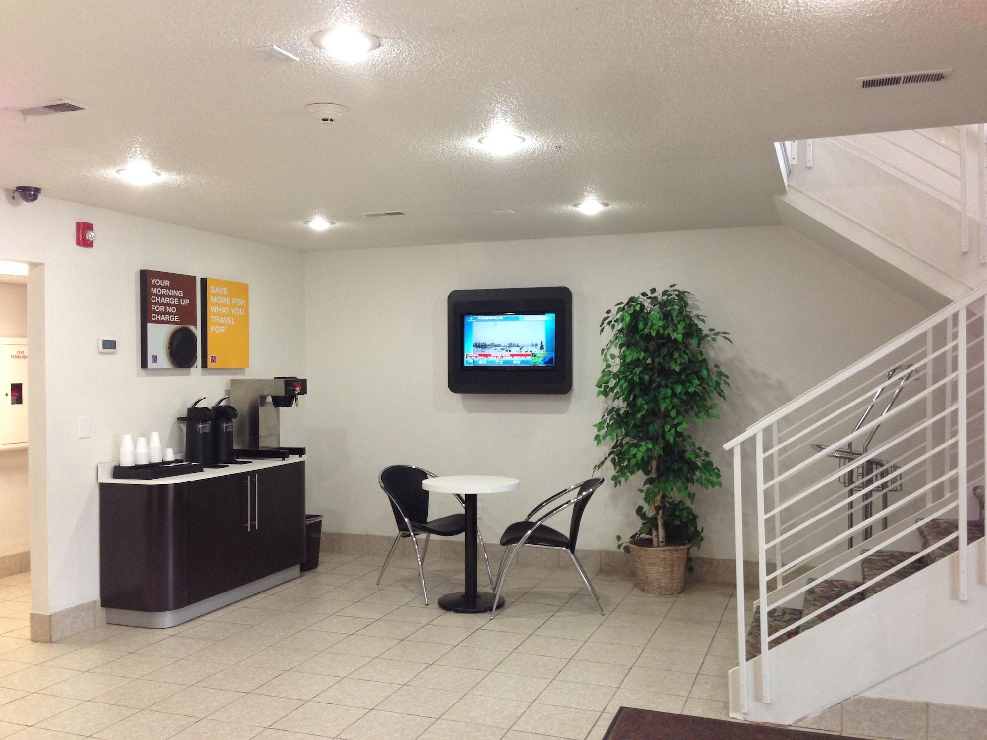 Vista Lobby Motel 6 Troy, IL