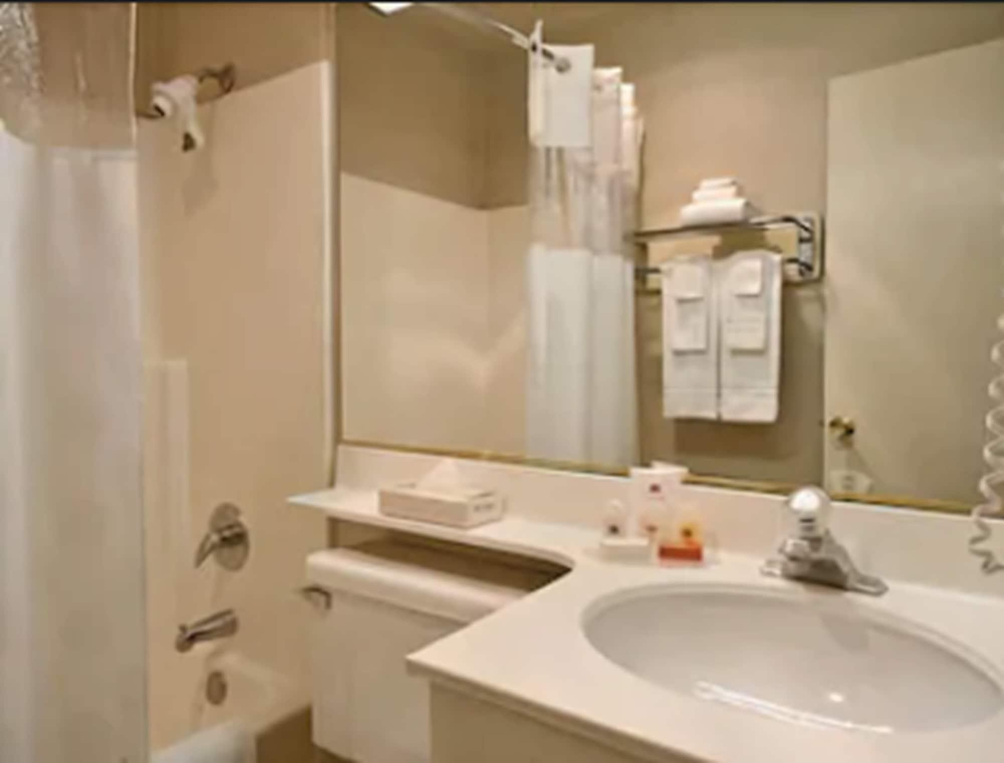 Equipamiento de Habitación Days Inn by Wyndham San Marcos