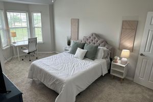 Alquiler Vacacional - New! Spacious 4-bedroom townhome in College Station close to A&M campus!