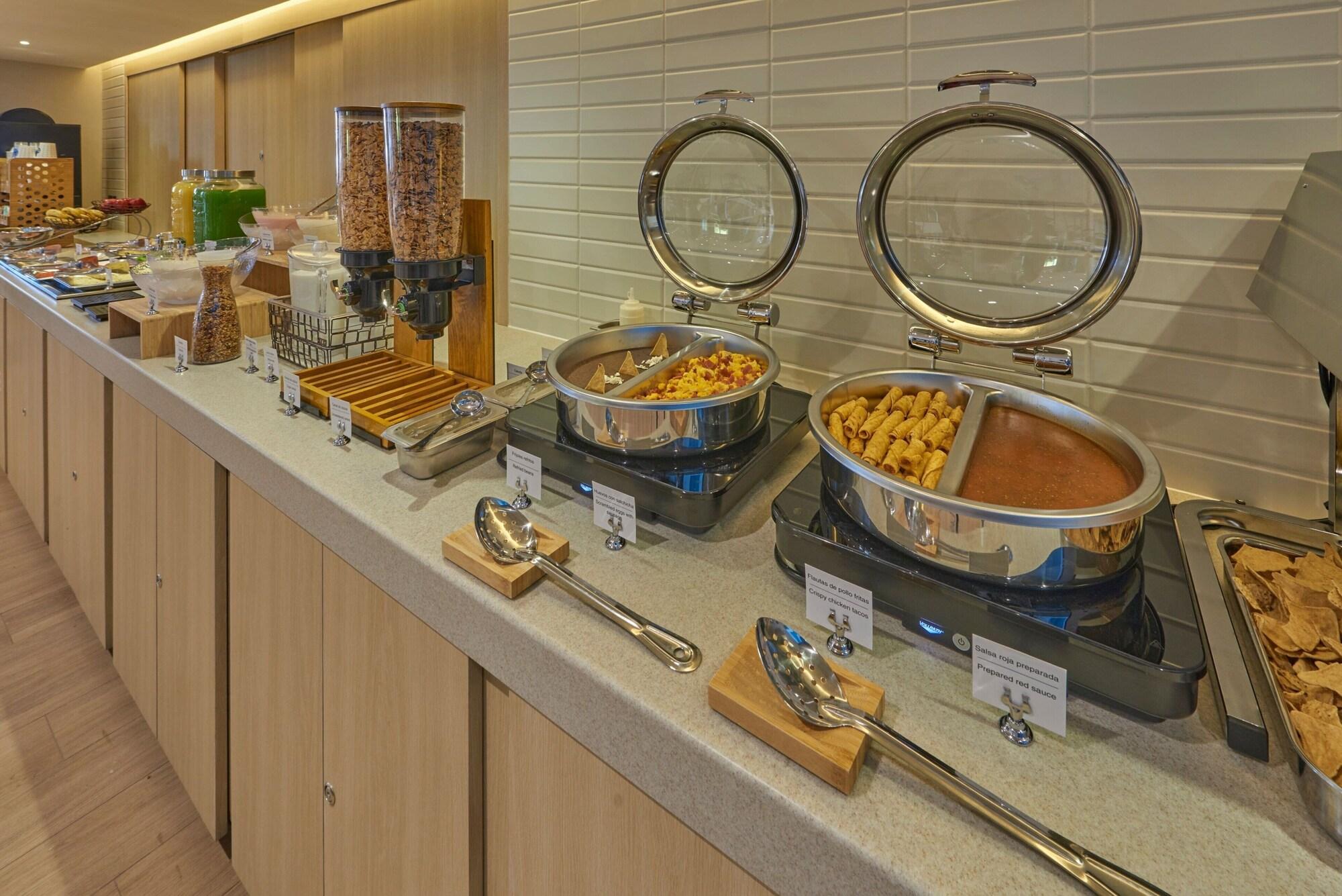 Restaurant City Express By Marriott Cancun Aeropuerto