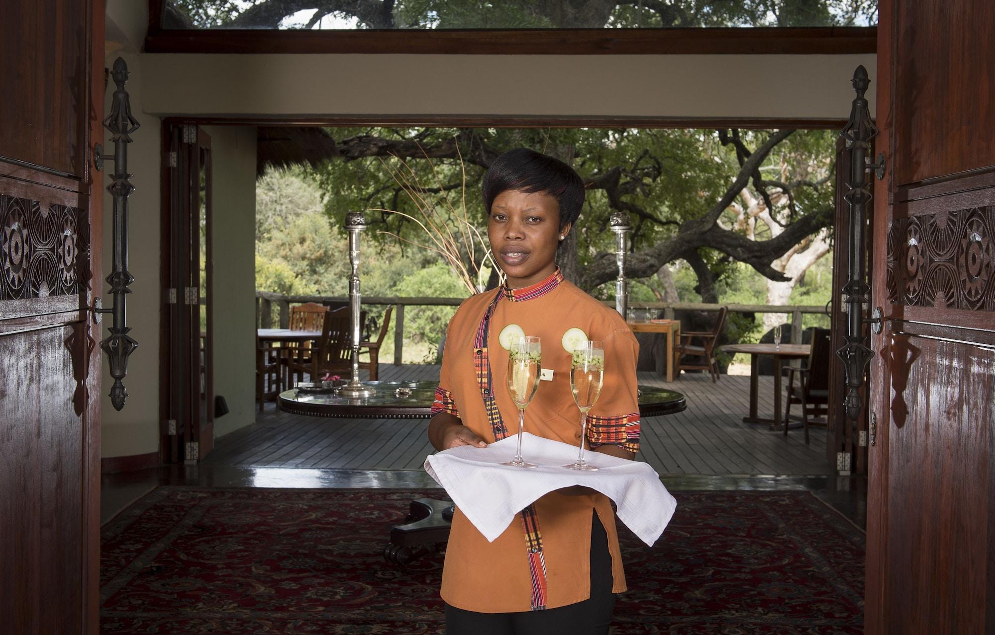 Vista Lobby Tintswalo Safari