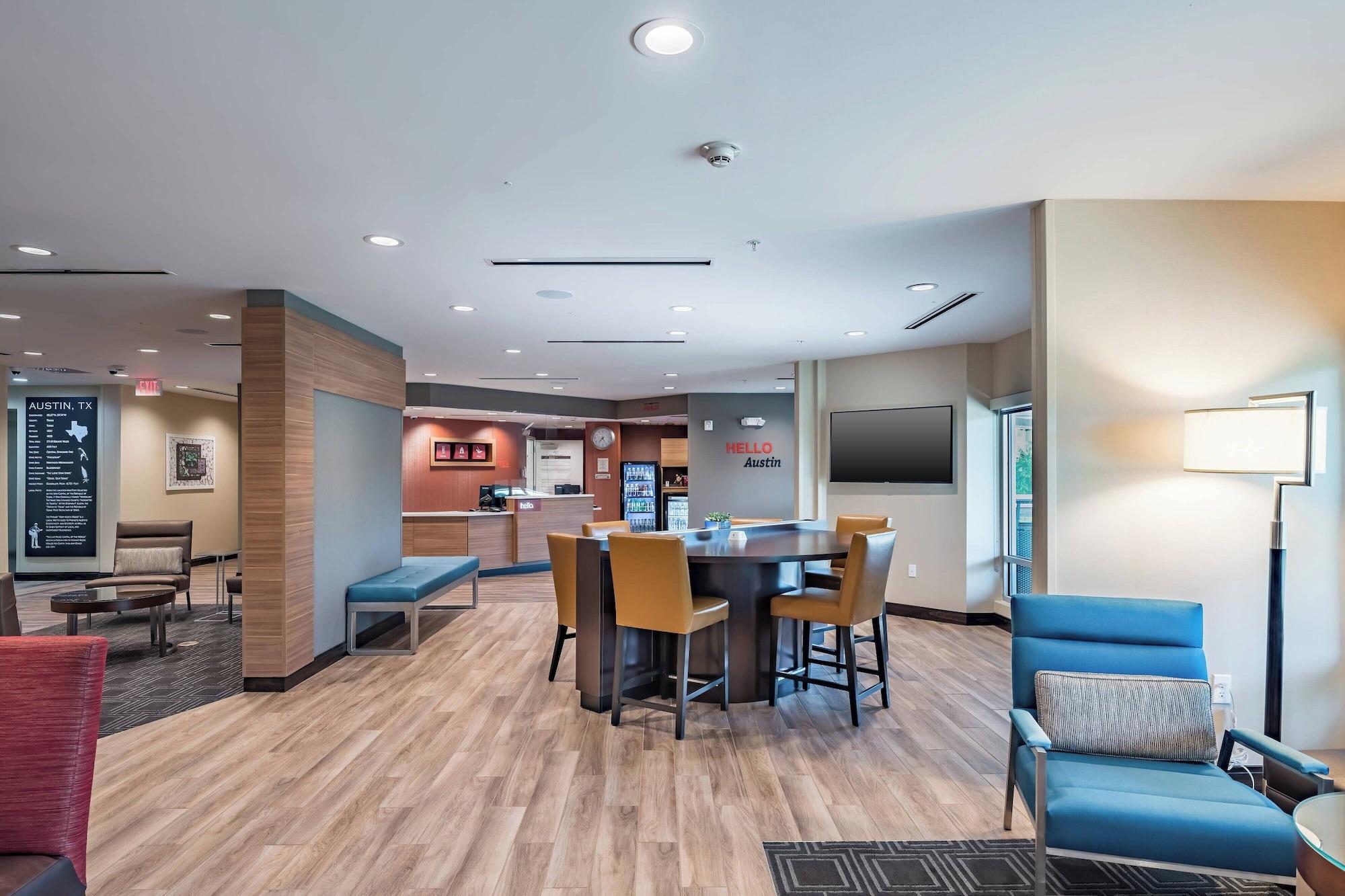 Vista do lobby TownePlace Suites by Marriott Austin South