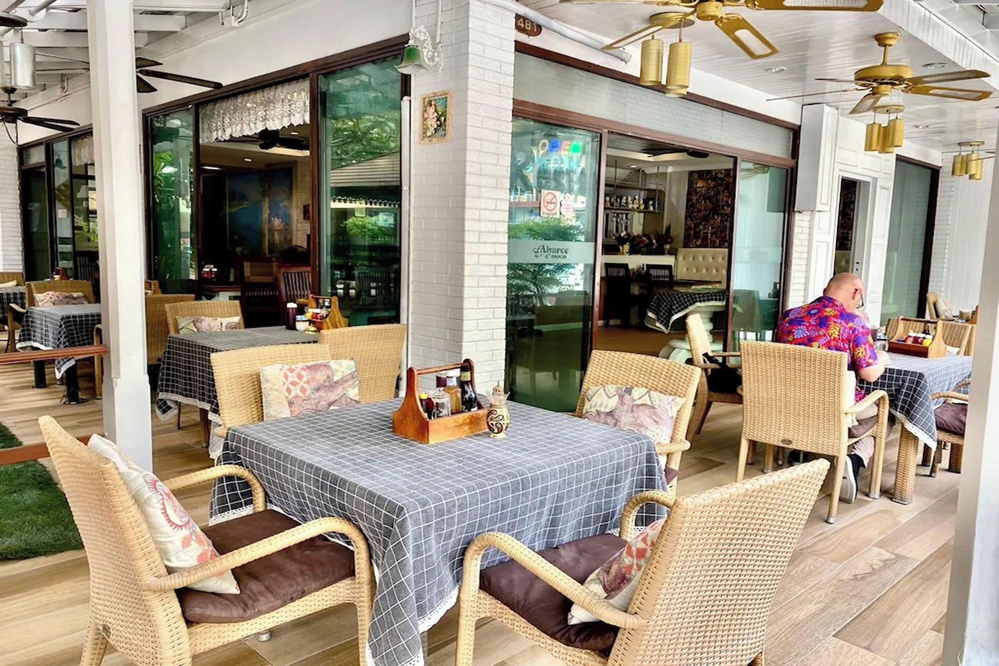 Restaurant Aiyaree Place Hotel