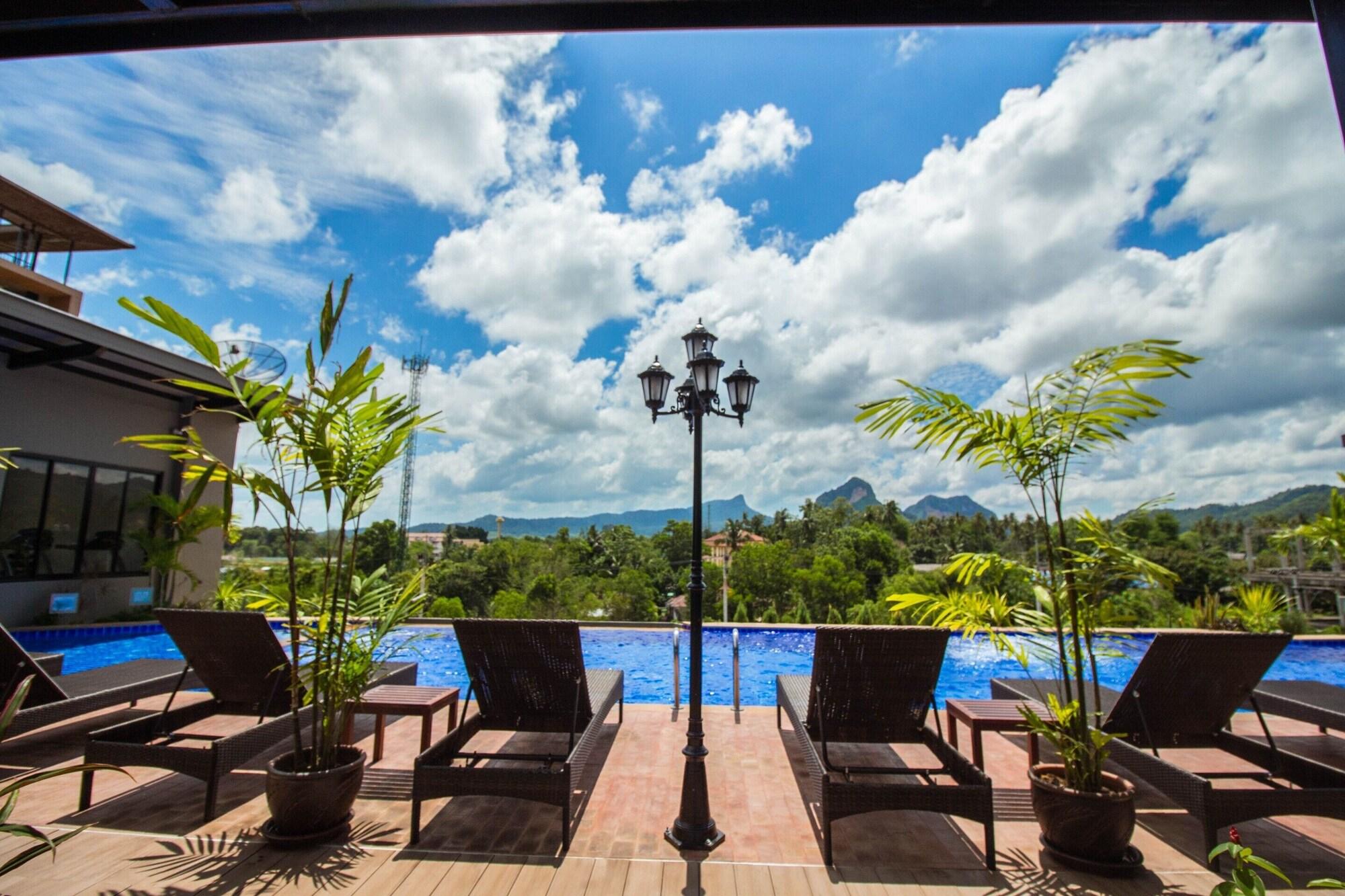 Vista da piscina Phu Dahla Residences