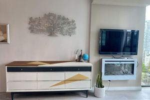 Alquiler Vacacional - Ultra Convenient Fine Living in the Heart Downtown with a View!