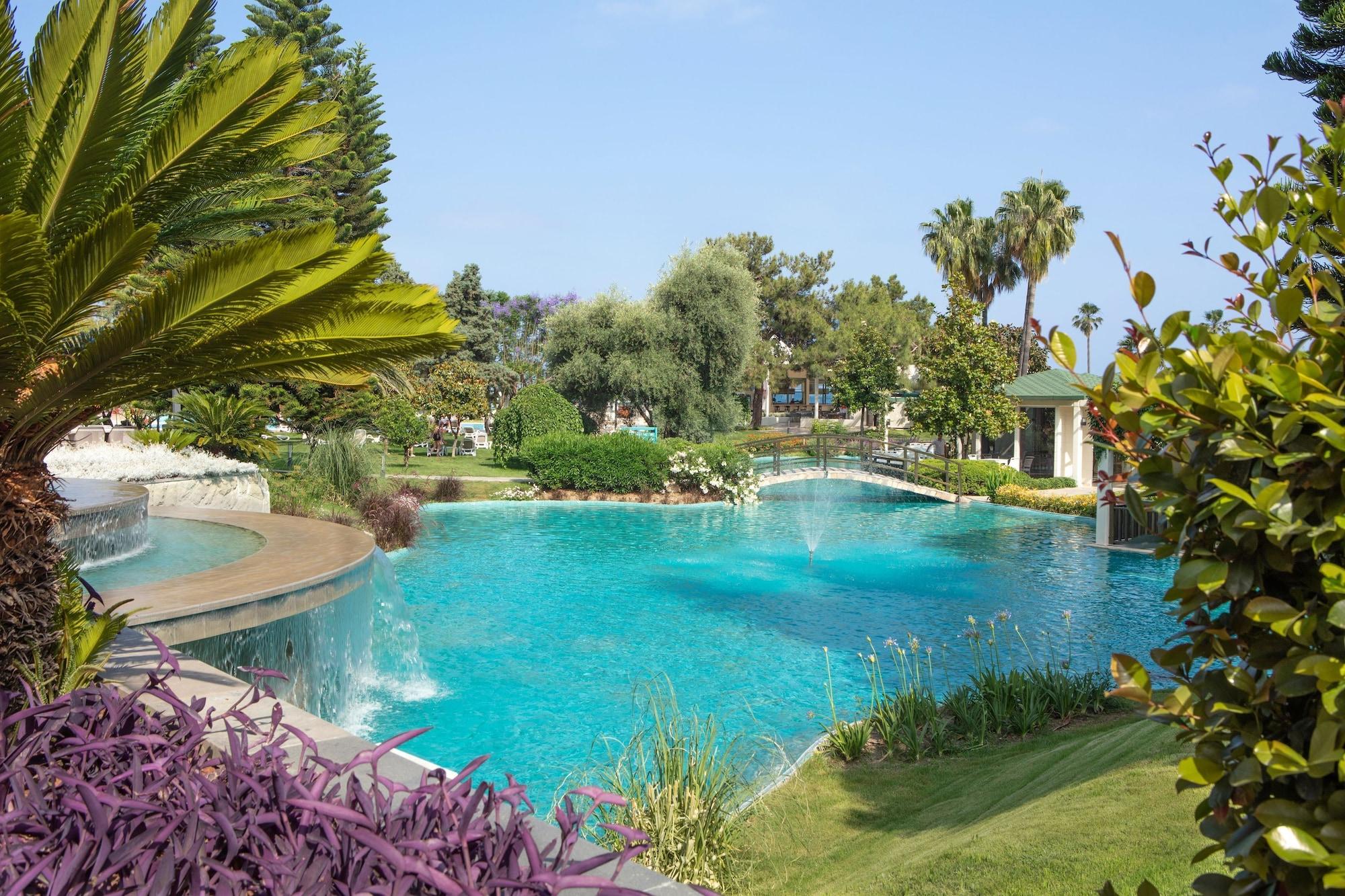 Vista Piscina Mirage Park Resort - All Inclusive