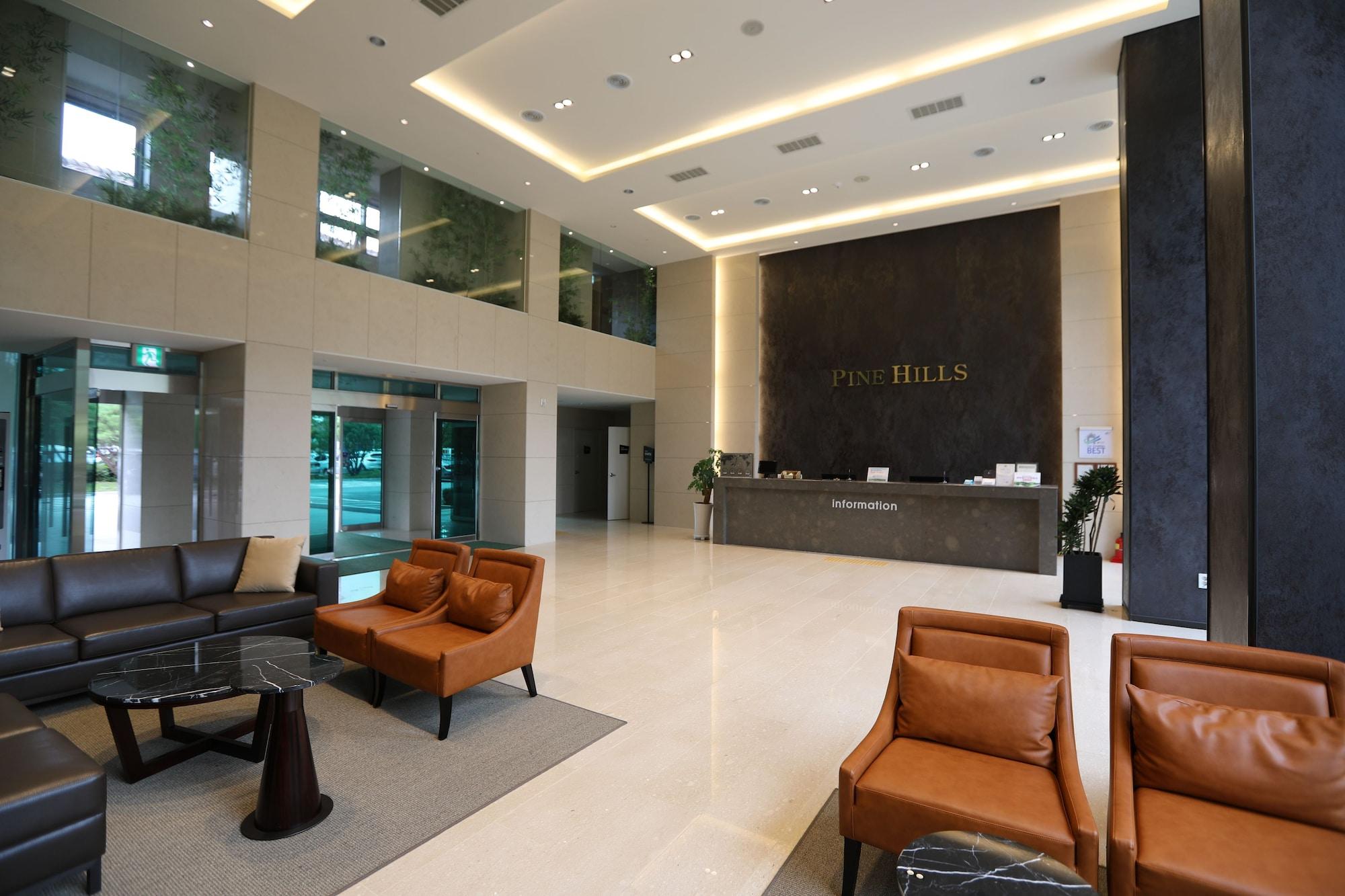 Vista Lobby Pinehills Hotel