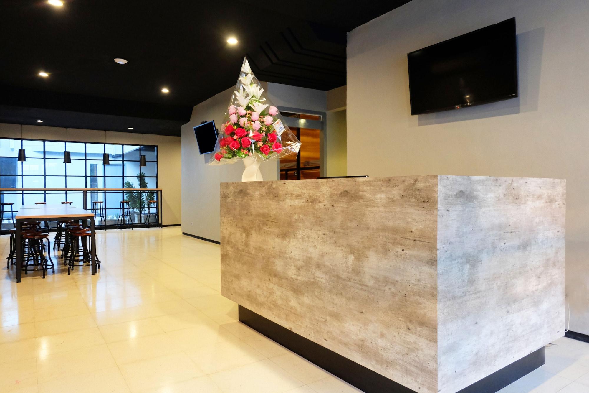 Vista Lobby Livinn Hostel City Center Surabaya