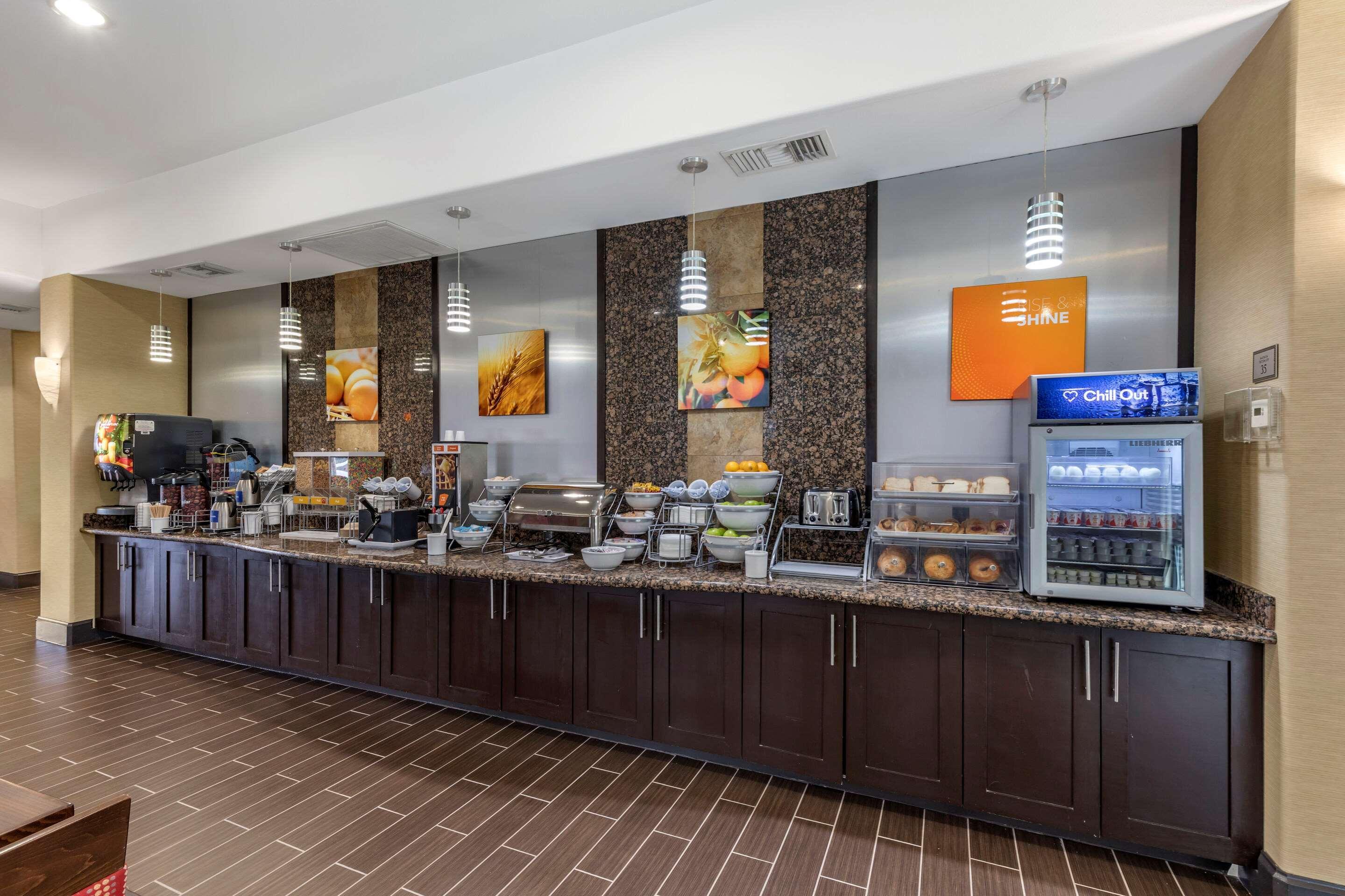 Restaurant Comfort Suites West Dallas - Cockrell Hill