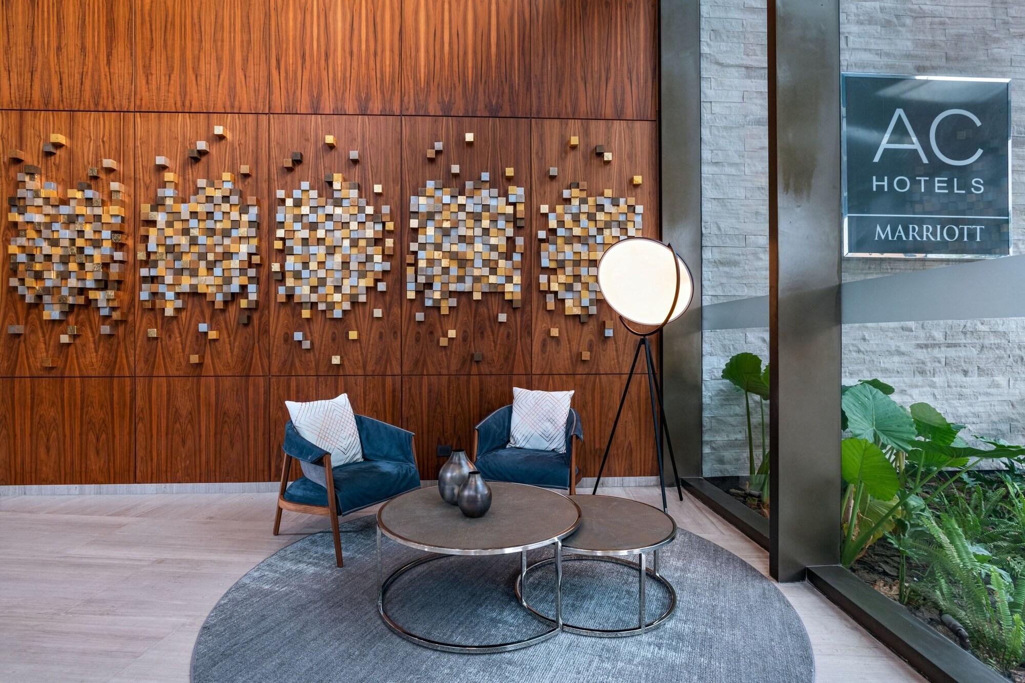 Vista Lobby AC Hotel by Marriott Monterrey Valle.