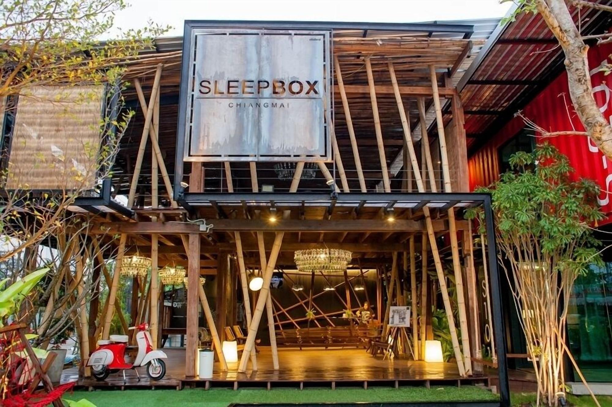 Varios Sleepbox Chiangmai Hotel