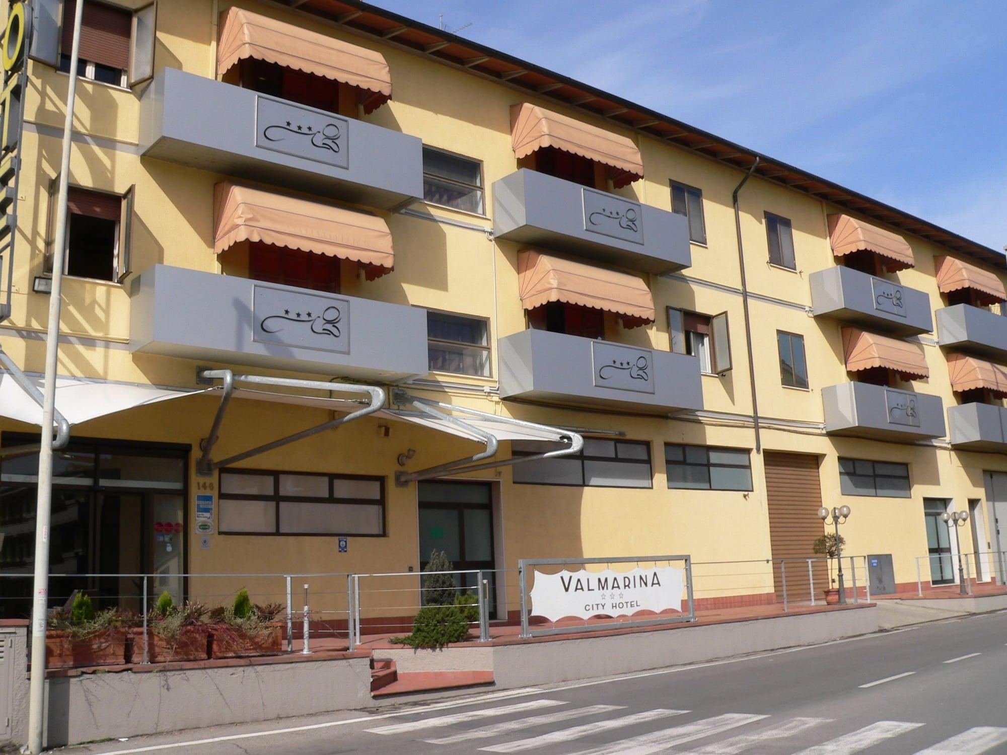 Vista Exterior Hotel Valmarina