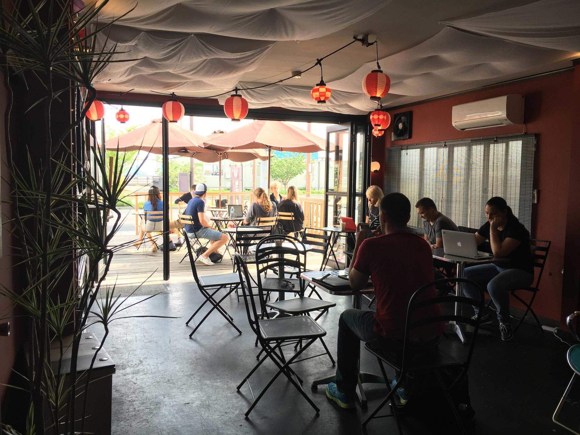 Bar/Salón Uno Port Inn