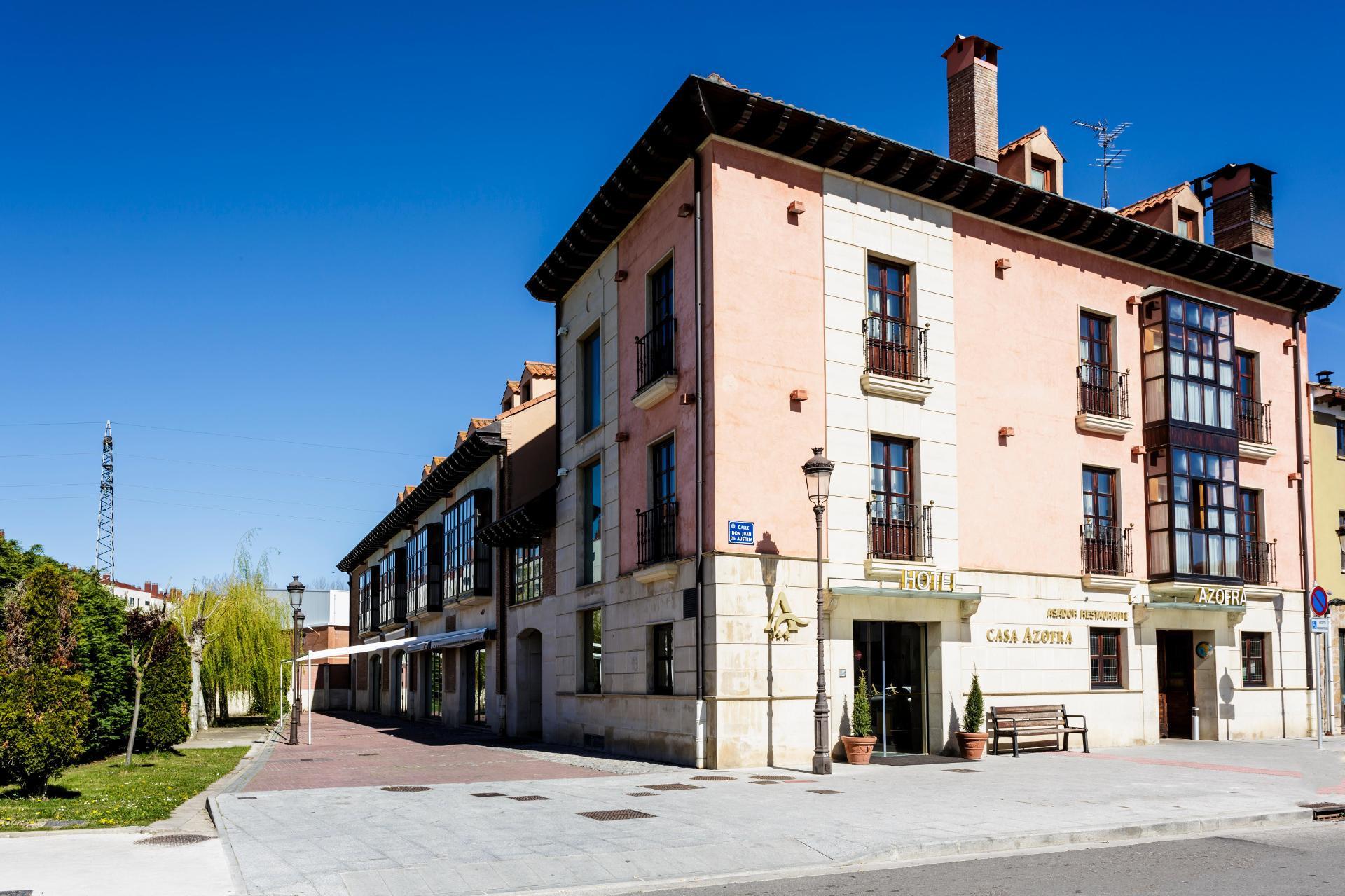 Vista Exterior Hotel Azofra