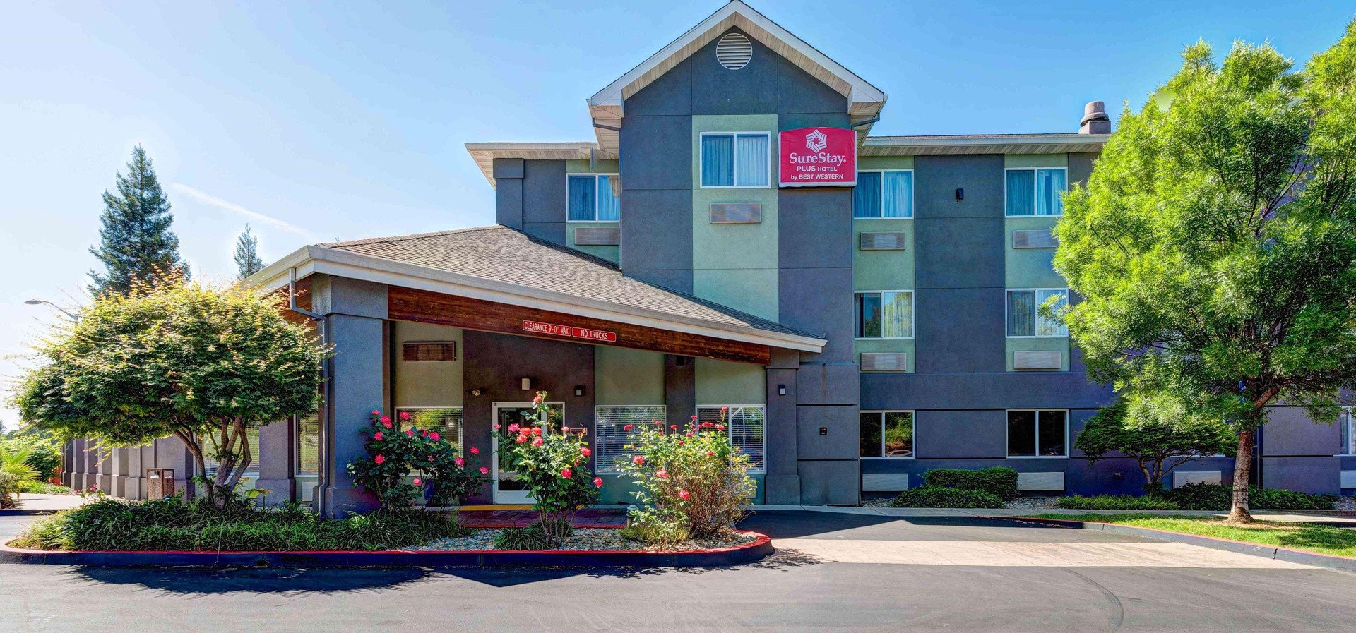 Vista Exterior SureStay Plus Hotel by Best Western Redding