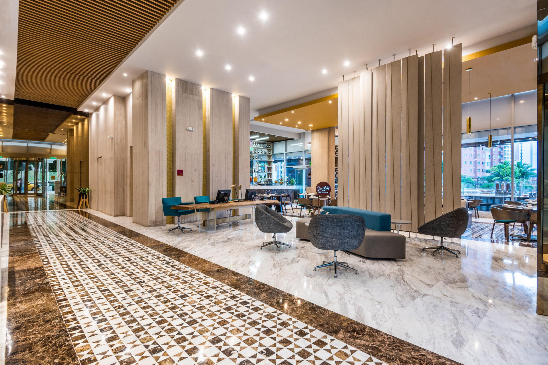 Vista Exterior Crowne Plaza Barranquilla by IHG