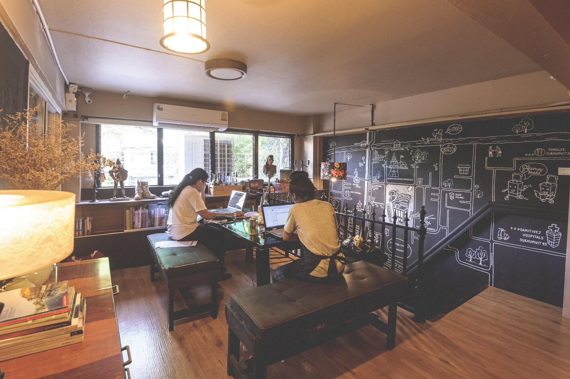 Bar/Salón Bharani Hostel