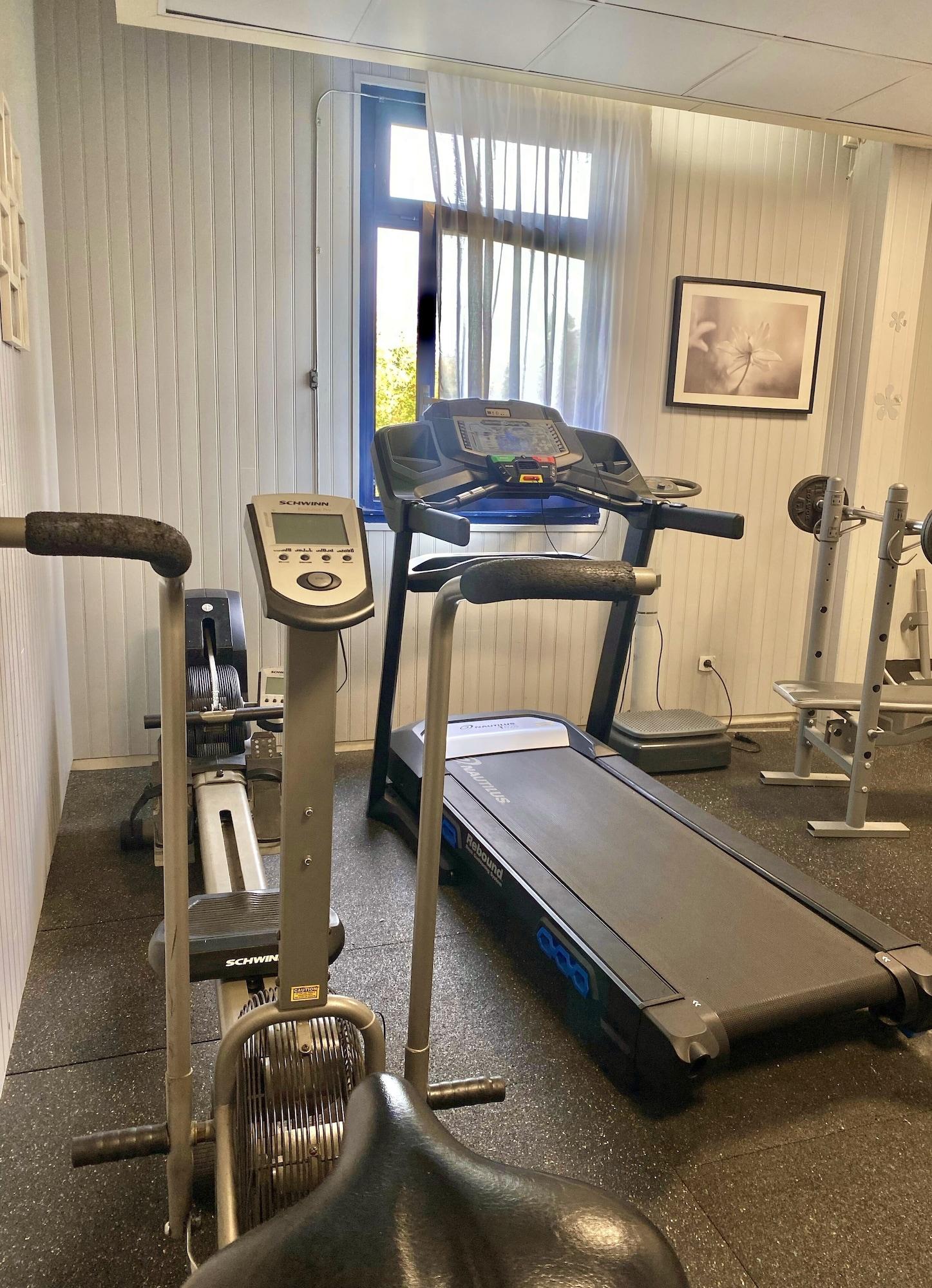 Gimnasio Kyriad Le Blanc Mesnil