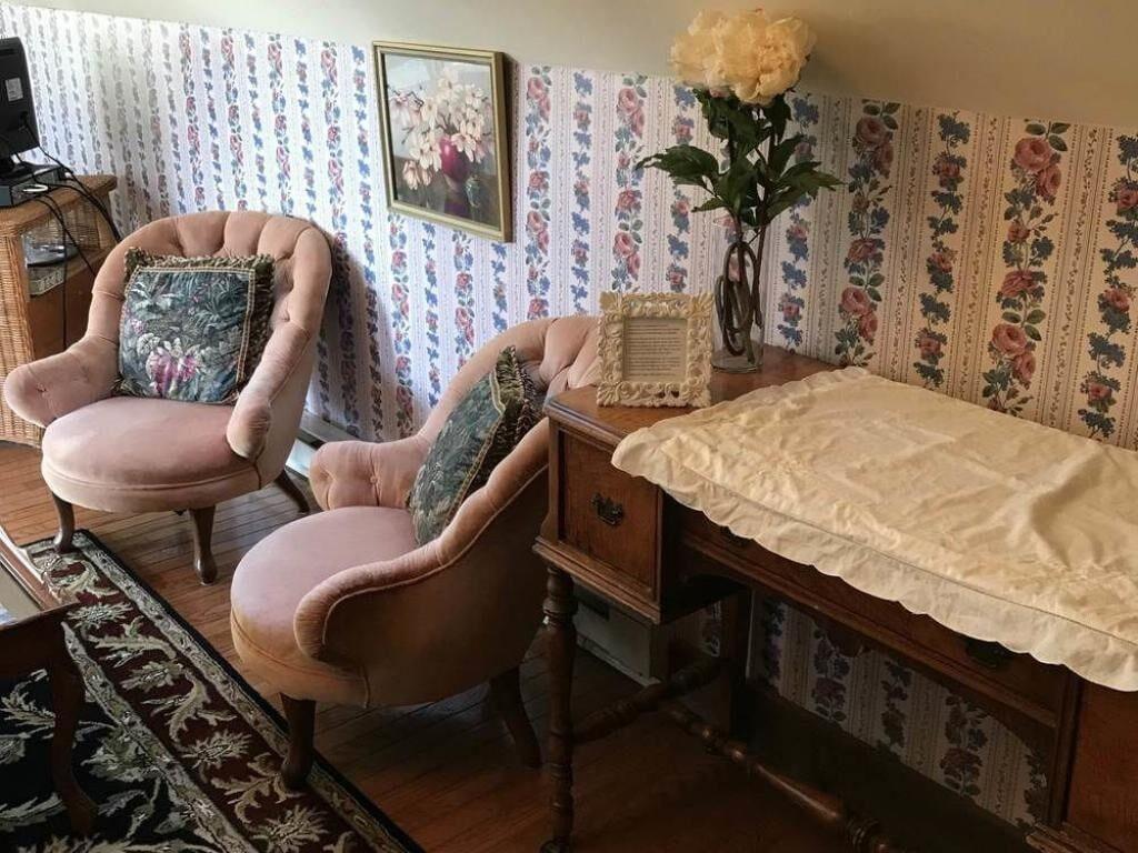 Varios Gardenview Bed and Breakfast