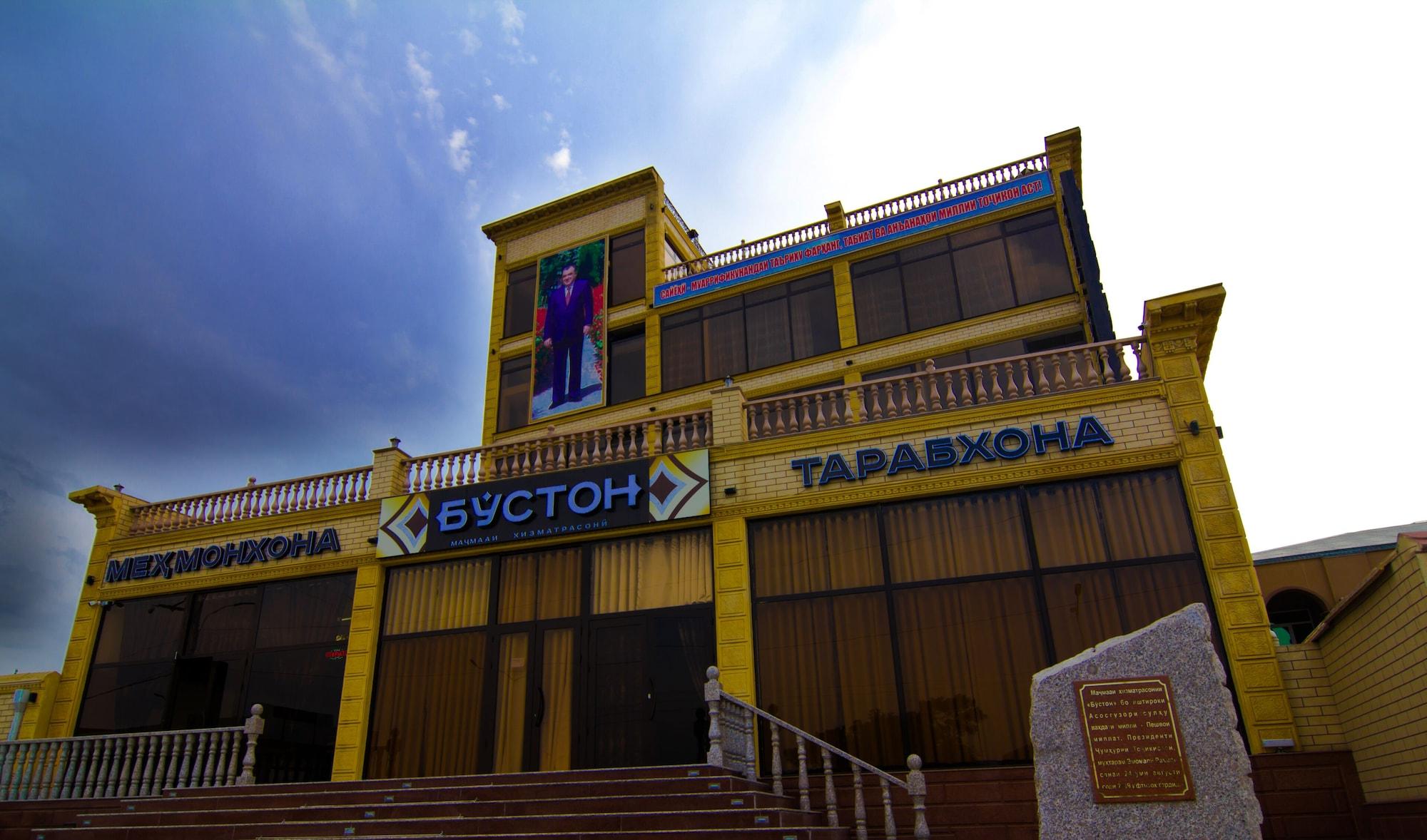 Vista Exterior Hotel Buston
