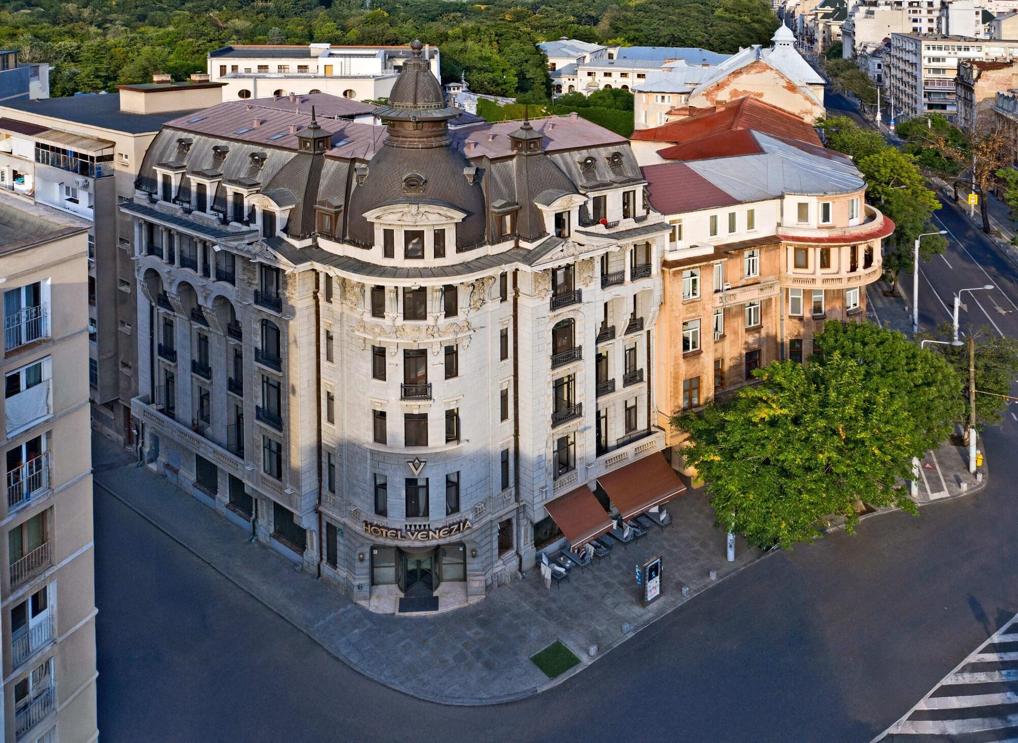 Varios Zeus Essence Bucharest Venezia