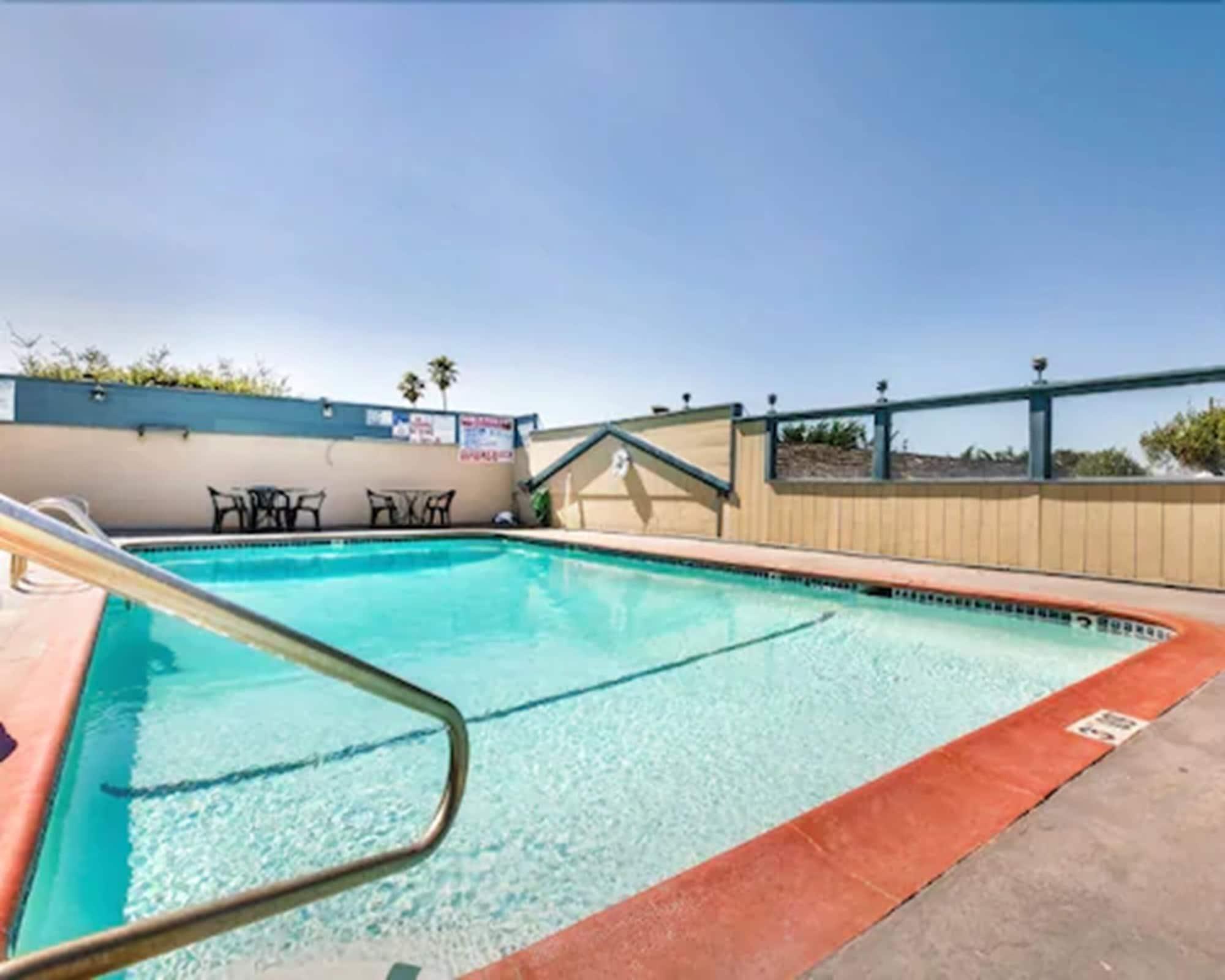 Vista Piscina Monterey Fairgrounds Inn