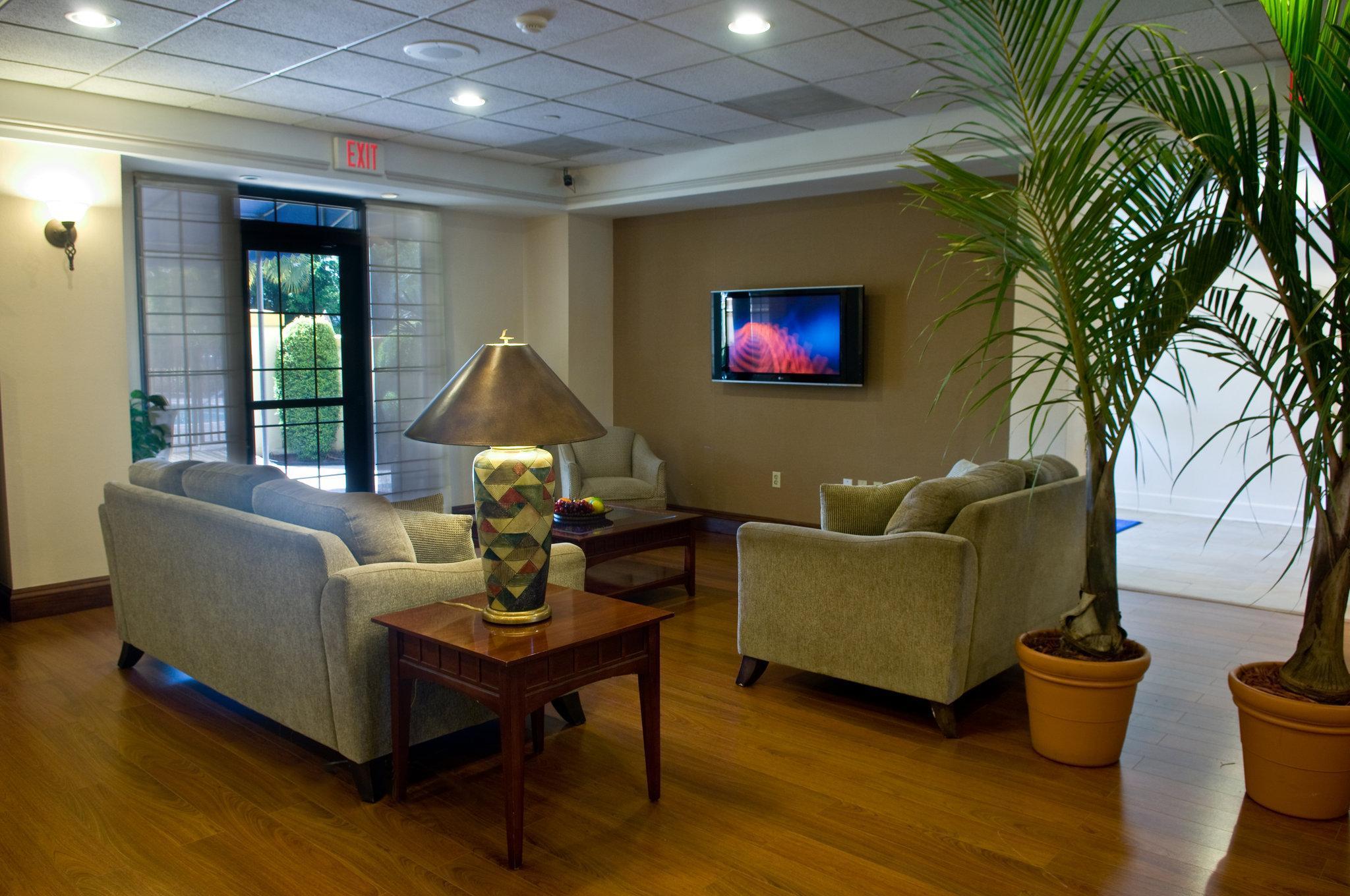 Vista Lobby Holiday Inn Express & Suites Miami - Hialeah by IHG