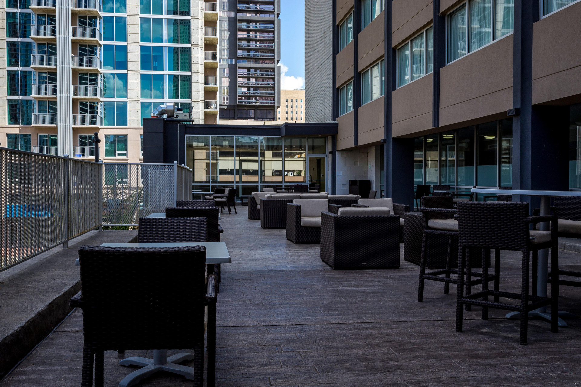Vista Lobby Holiday Inn Houston Downtown by IHG
