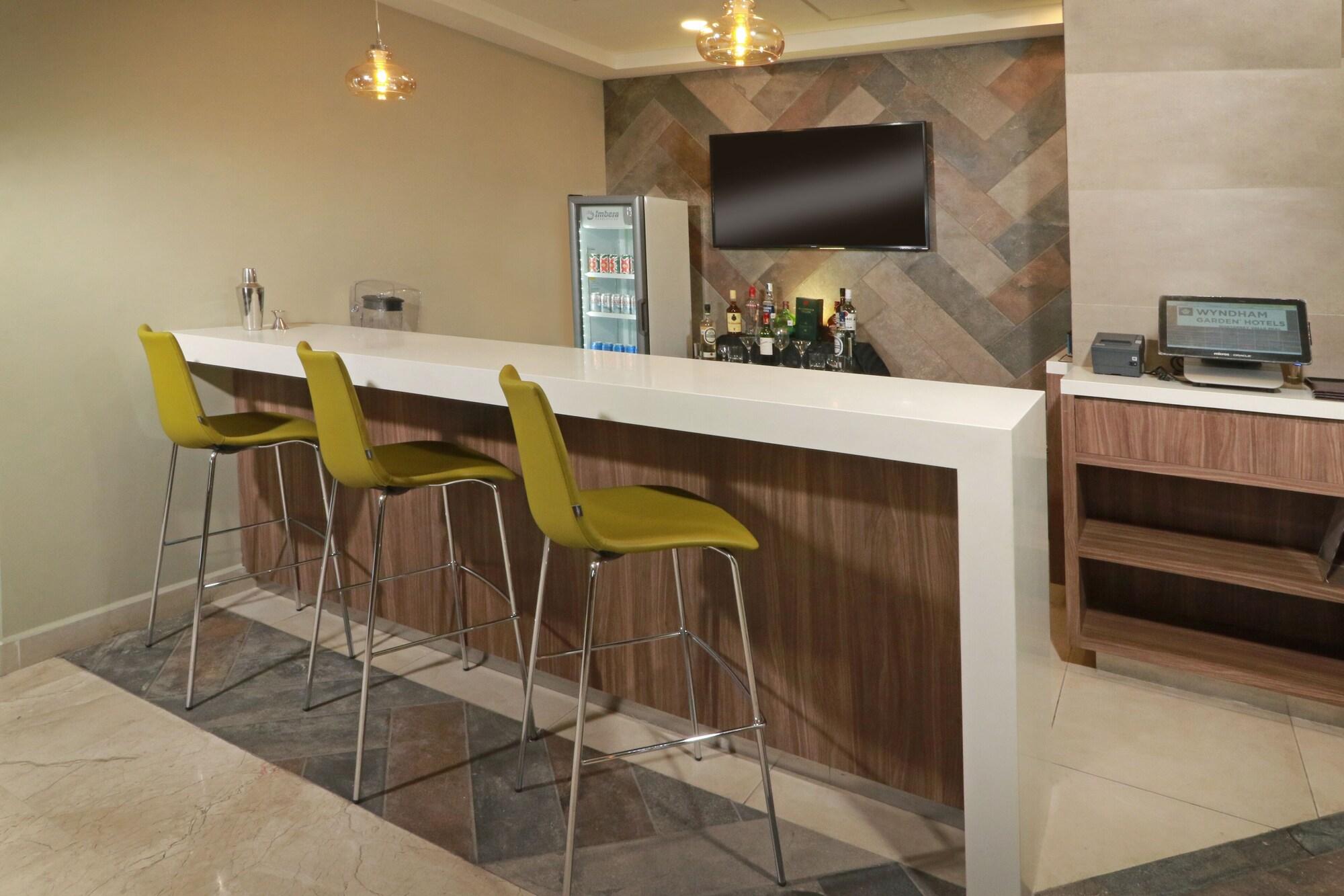 Bar/Salón Wyndham Garden Monterrey Valle Real