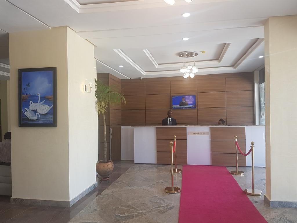Vista Lobby Brookville Hotel & Suites