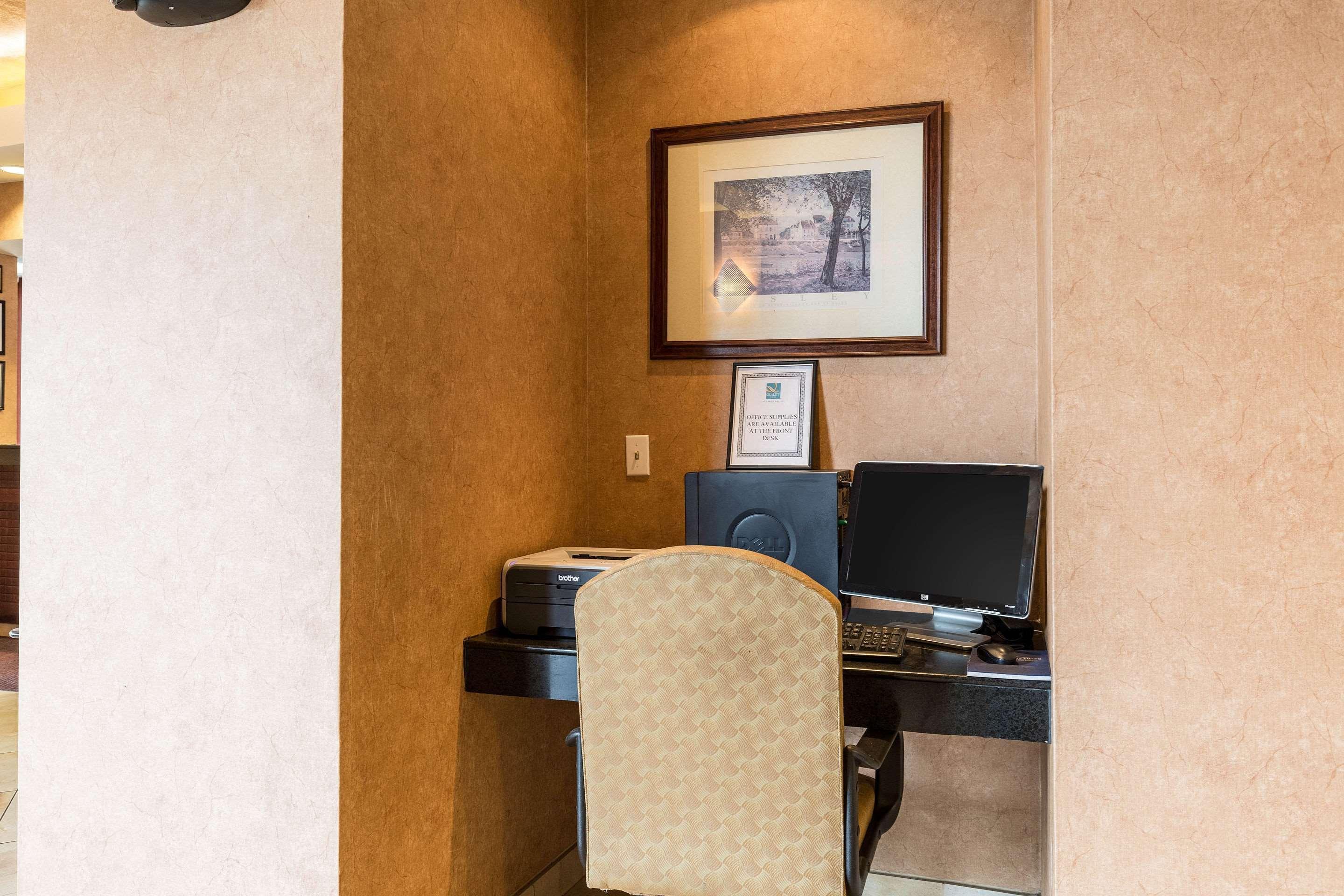 Centro de Negocios Quality Inn Riverfront Center