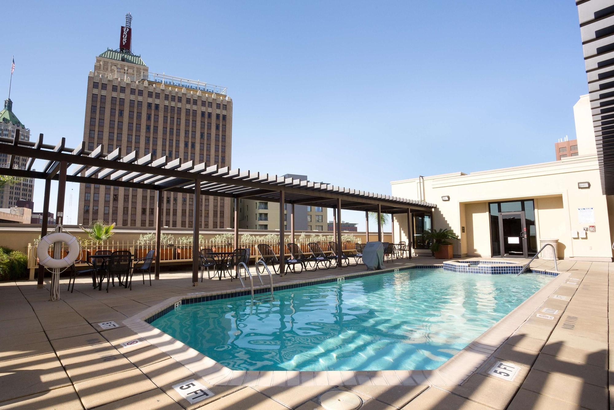 Vista Piscina Drury Inn & Suites San Antonio Riverwalk