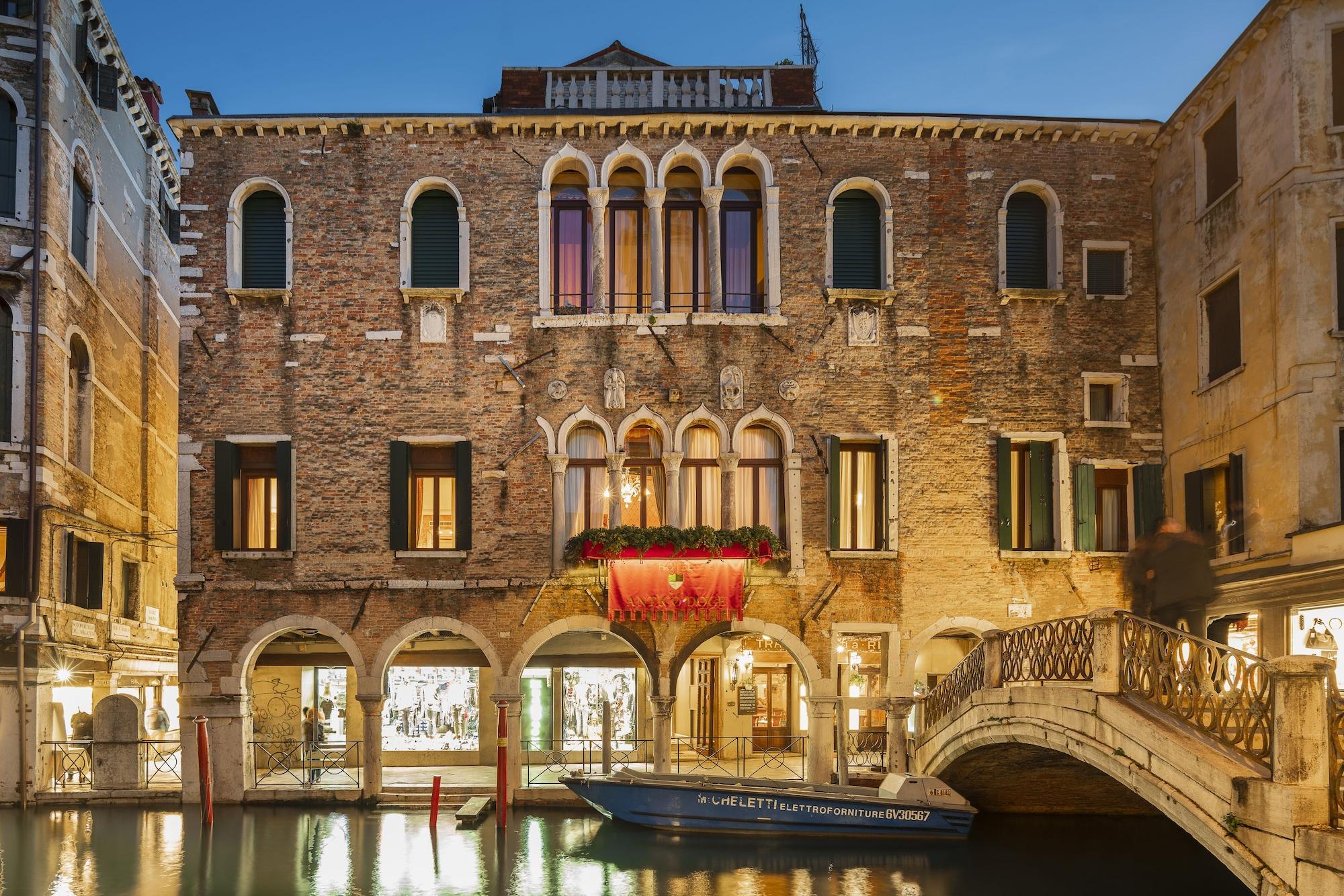 Varios Hotel Antico Doge