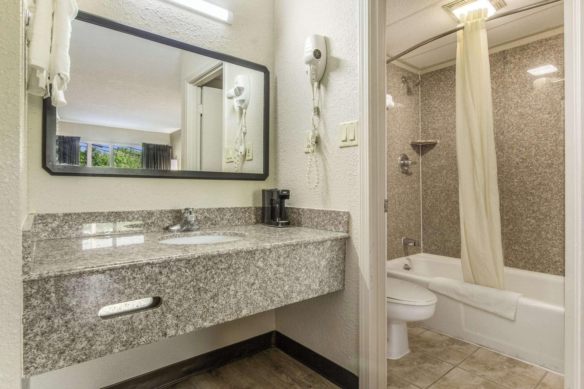 Habitación Econo Lodge Fort Knox