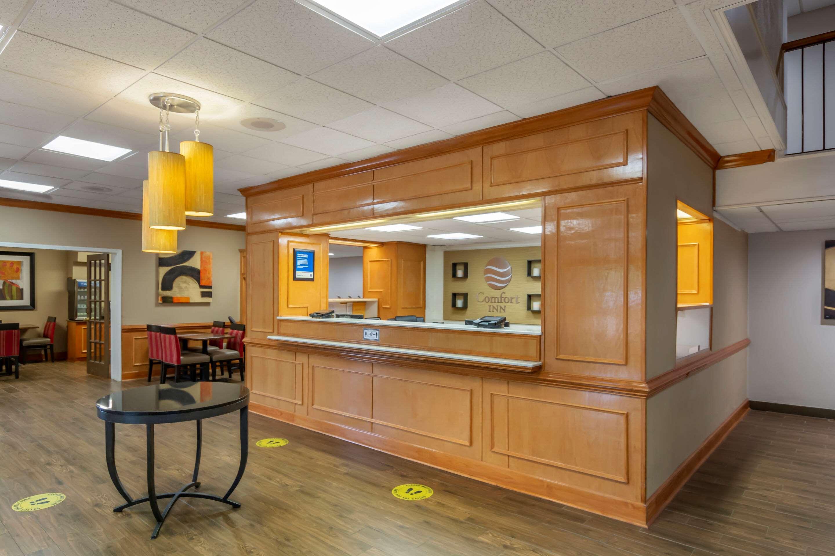 Vista Lobby Comfort Inn Petersburg Fort Lee Area