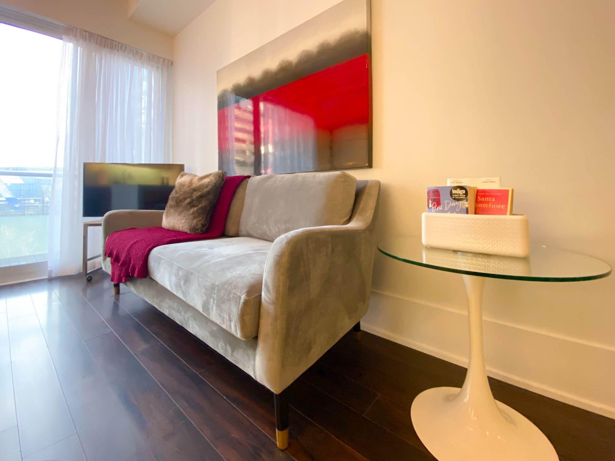 Comodidades del Alojamiento Downtown Toronto Hotel and Suites