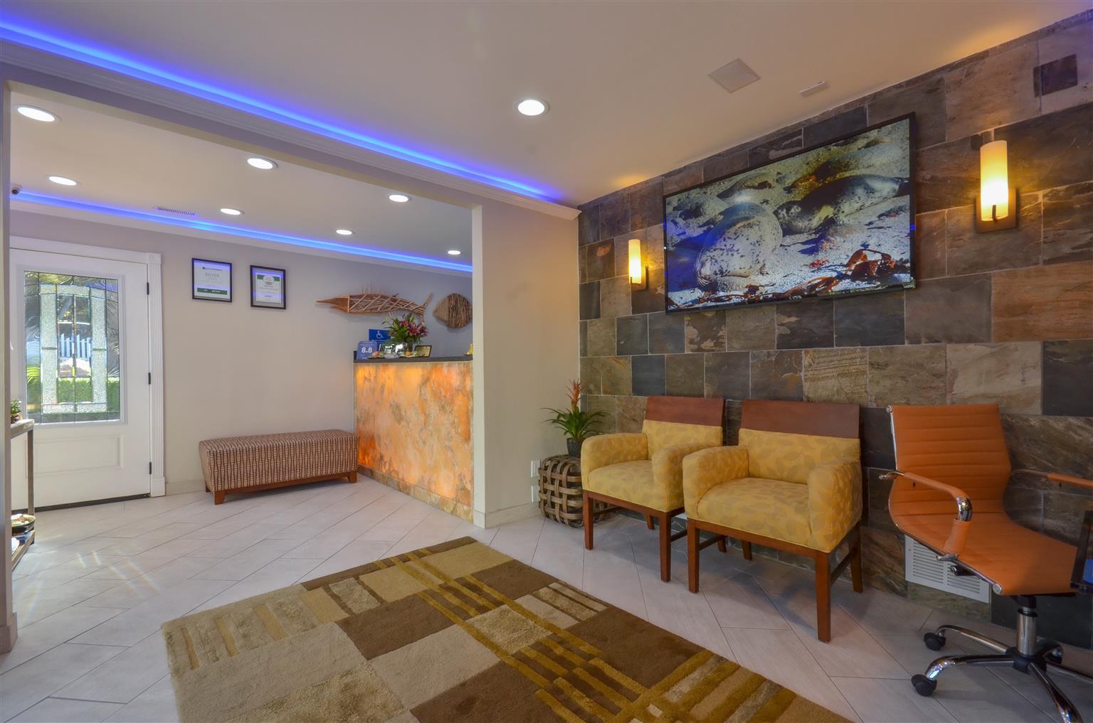 Vista Lobby Best Western The Inn & Suites Pacific Grove