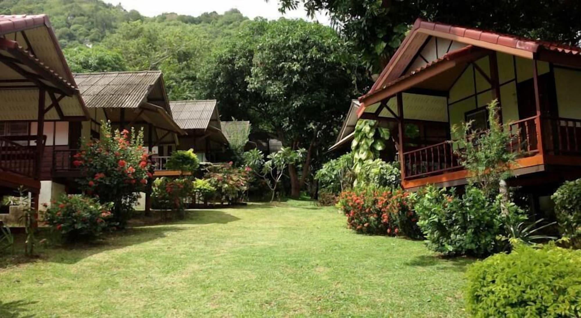 Varios Pooltrap Village Bungalow