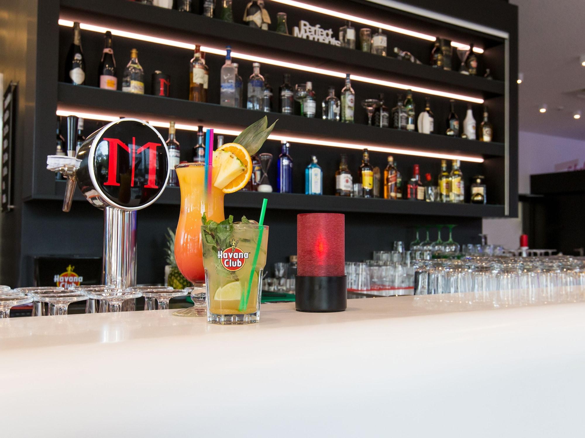 Bar/Salón DORMERO Hotel Salzgitter