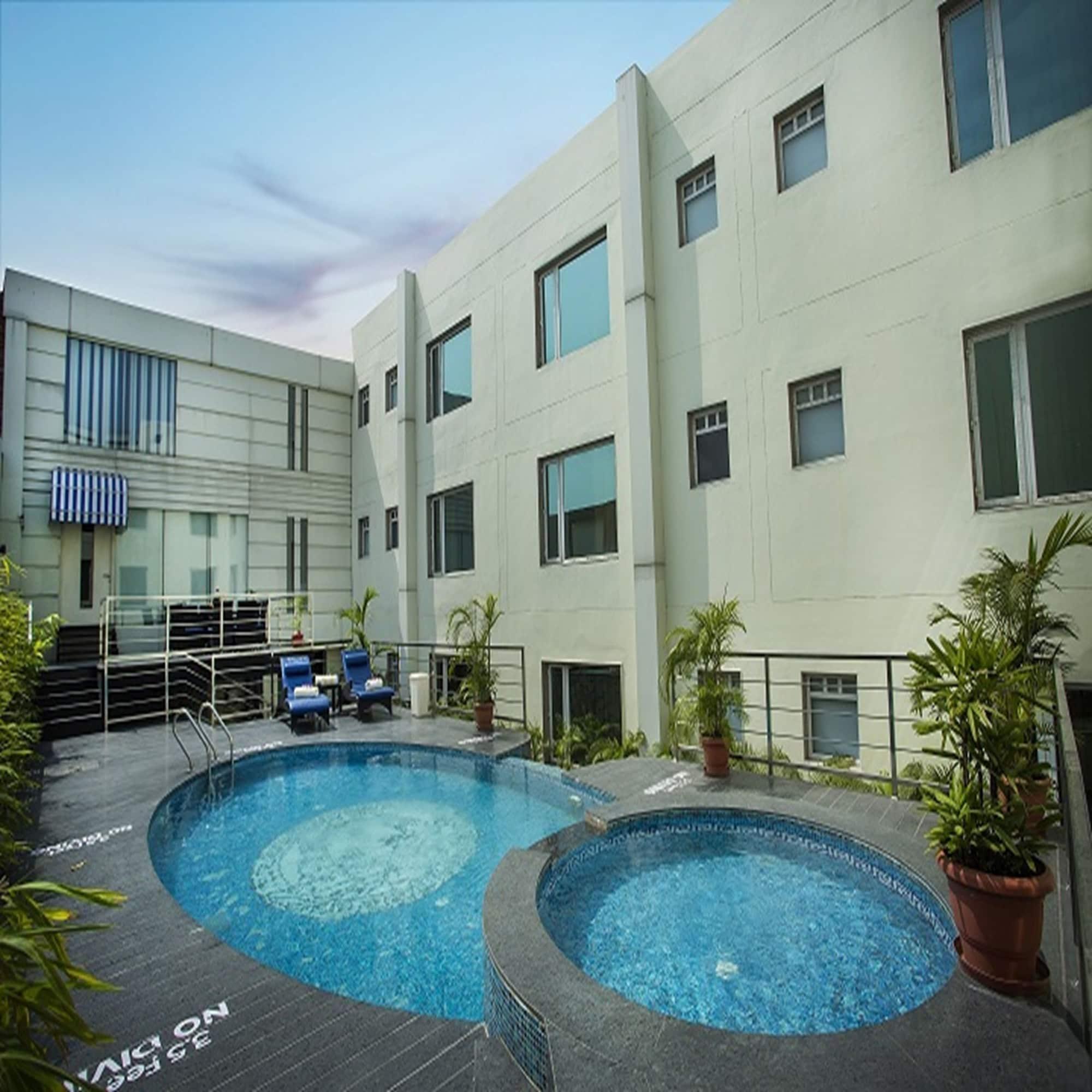 Vista Piscina Sarovar Portico Jalandhar