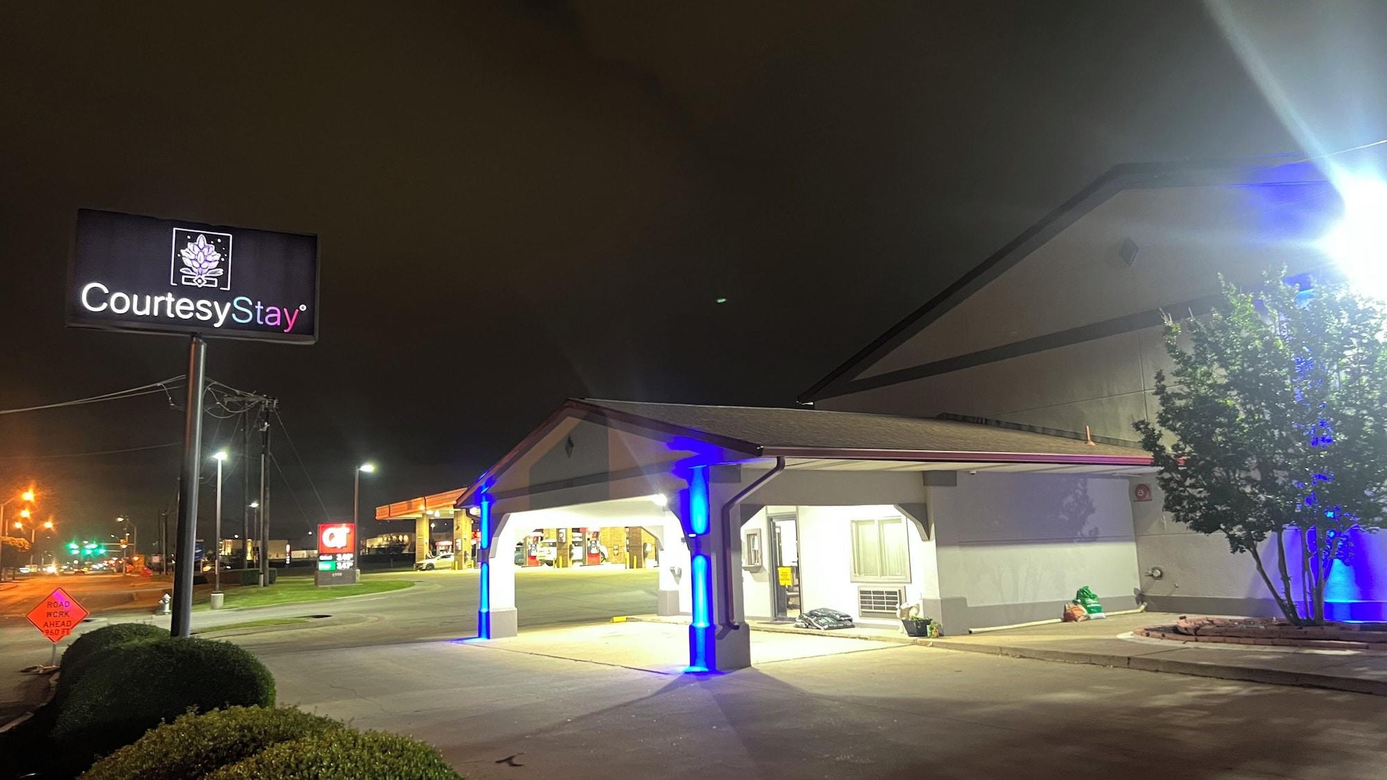 Vista Exterior CourtesyStay