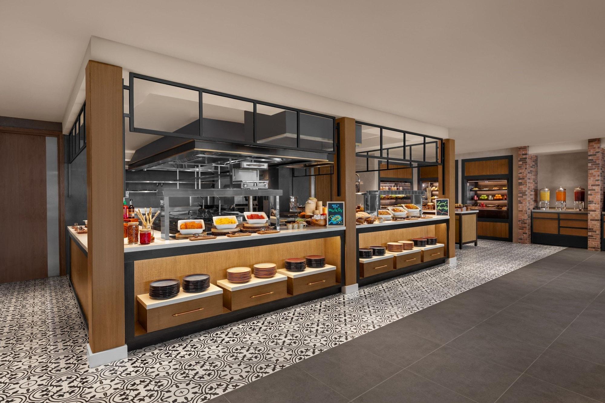 Restaurant Four Points by Sheraton Palawan Puerto Princesa